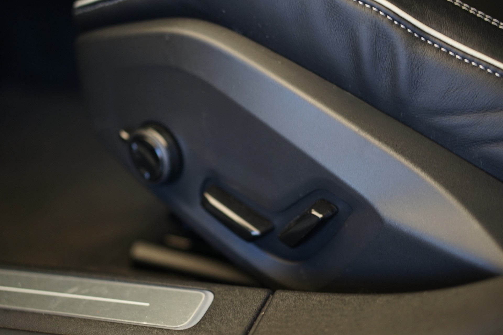 VOLVO S90 T8 eAWD Plug in Hybrid Plus Dark Geartronic-image-25