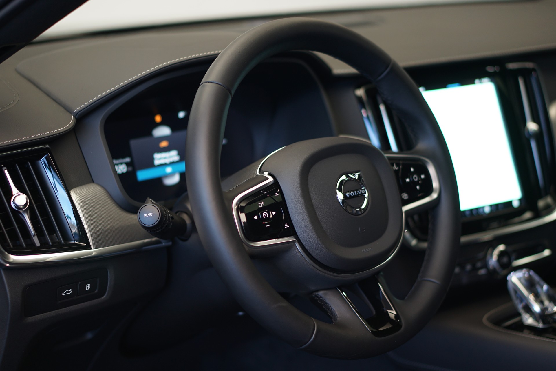 VOLVO S90 T8 eAWD Plug in Hybrid Plus Dark Geartronic-image-23