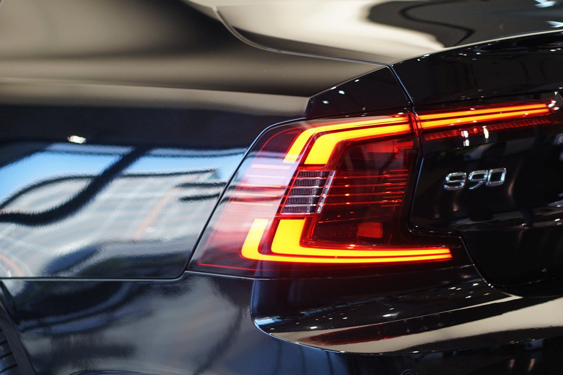 VOLVO S90 T8 eAWD Plug in Hybrid Plus Dark Geartronic-image-36