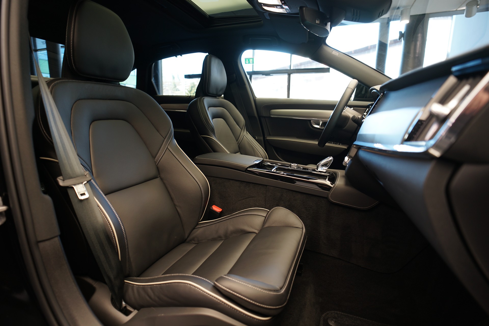 VOLVO S90 T8 eAWD Plug in Hybrid Plus Dark Geartronic-image-16