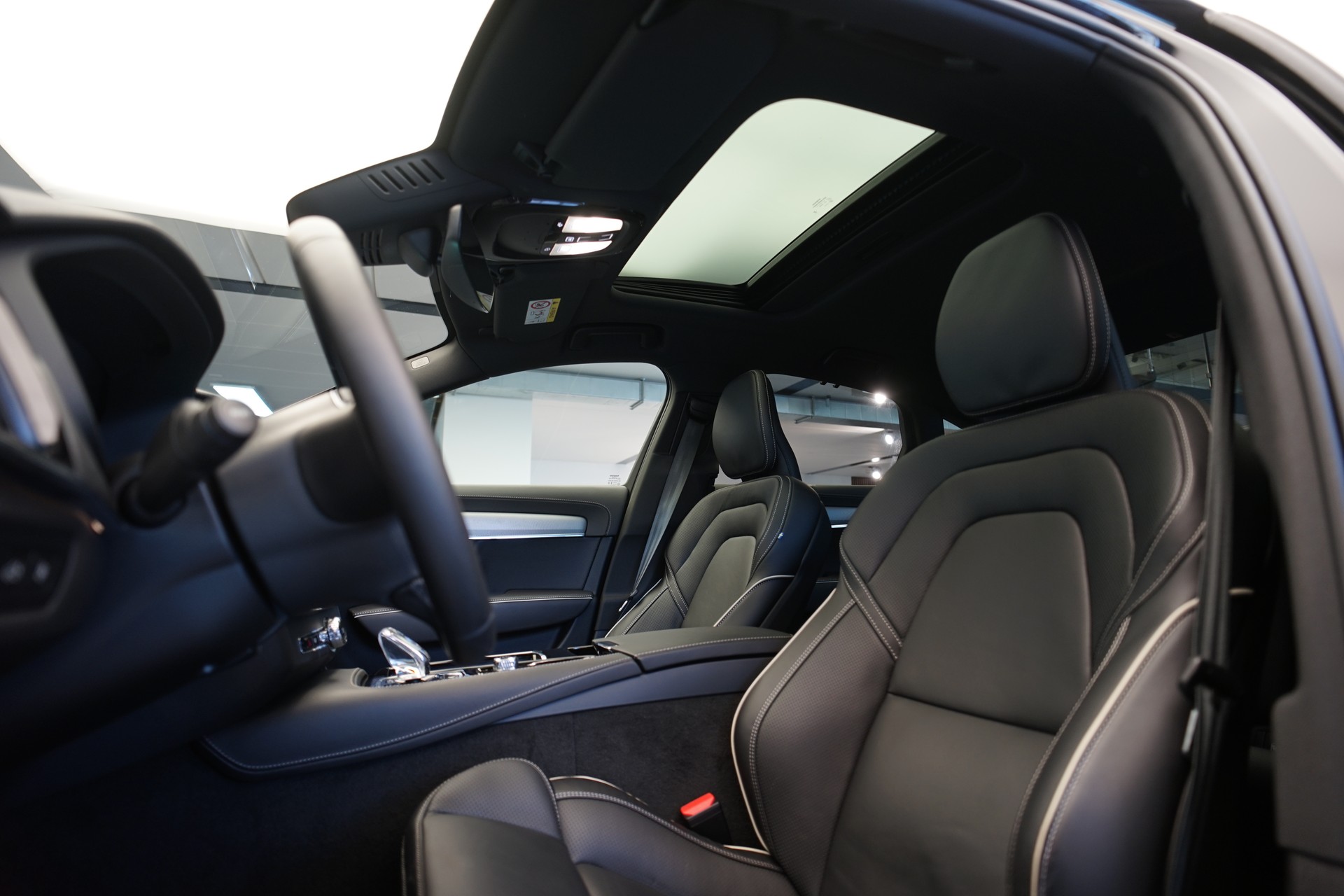VOLVO S90 T8 eAWD Plug in Hybrid Plus Dark Geartronic-image-17