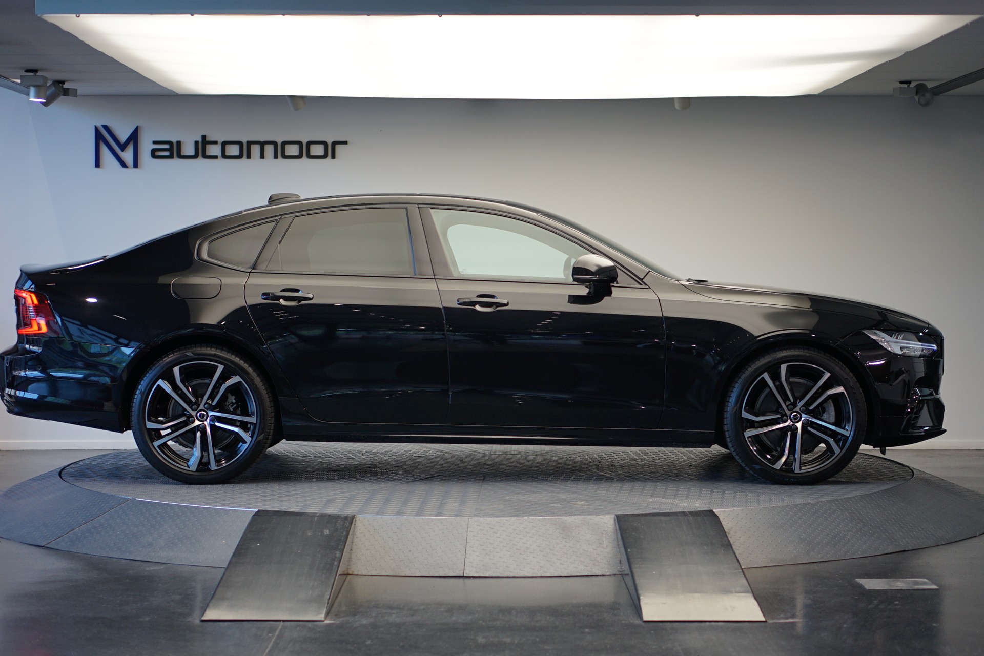 VOLVO S90 T8 eAWD Plug in Hybrid Plus Dark Geartronic-showroom-element-3