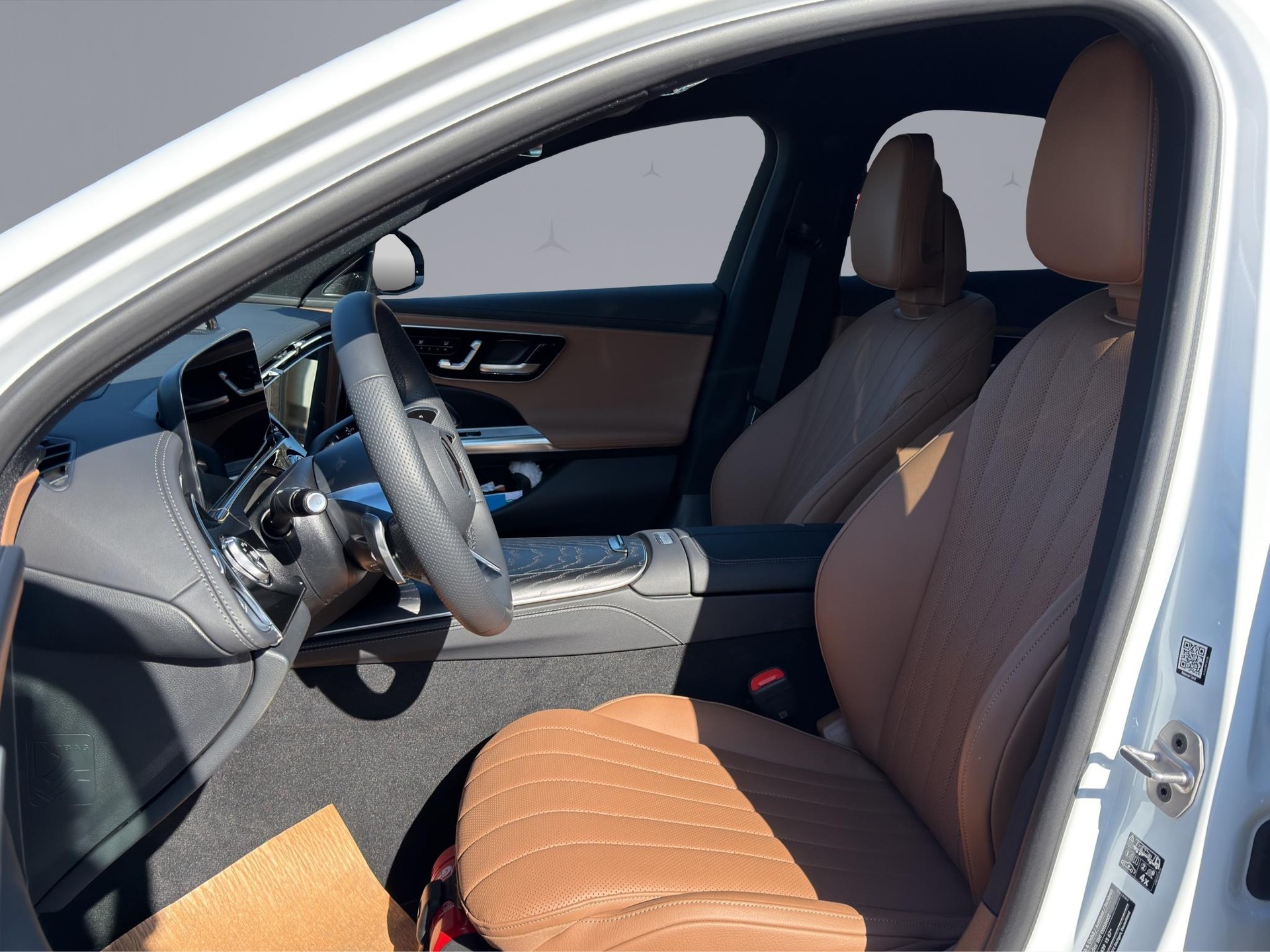 MERCEDES-BENZ E 400 e AMG Line 4matic-image-8