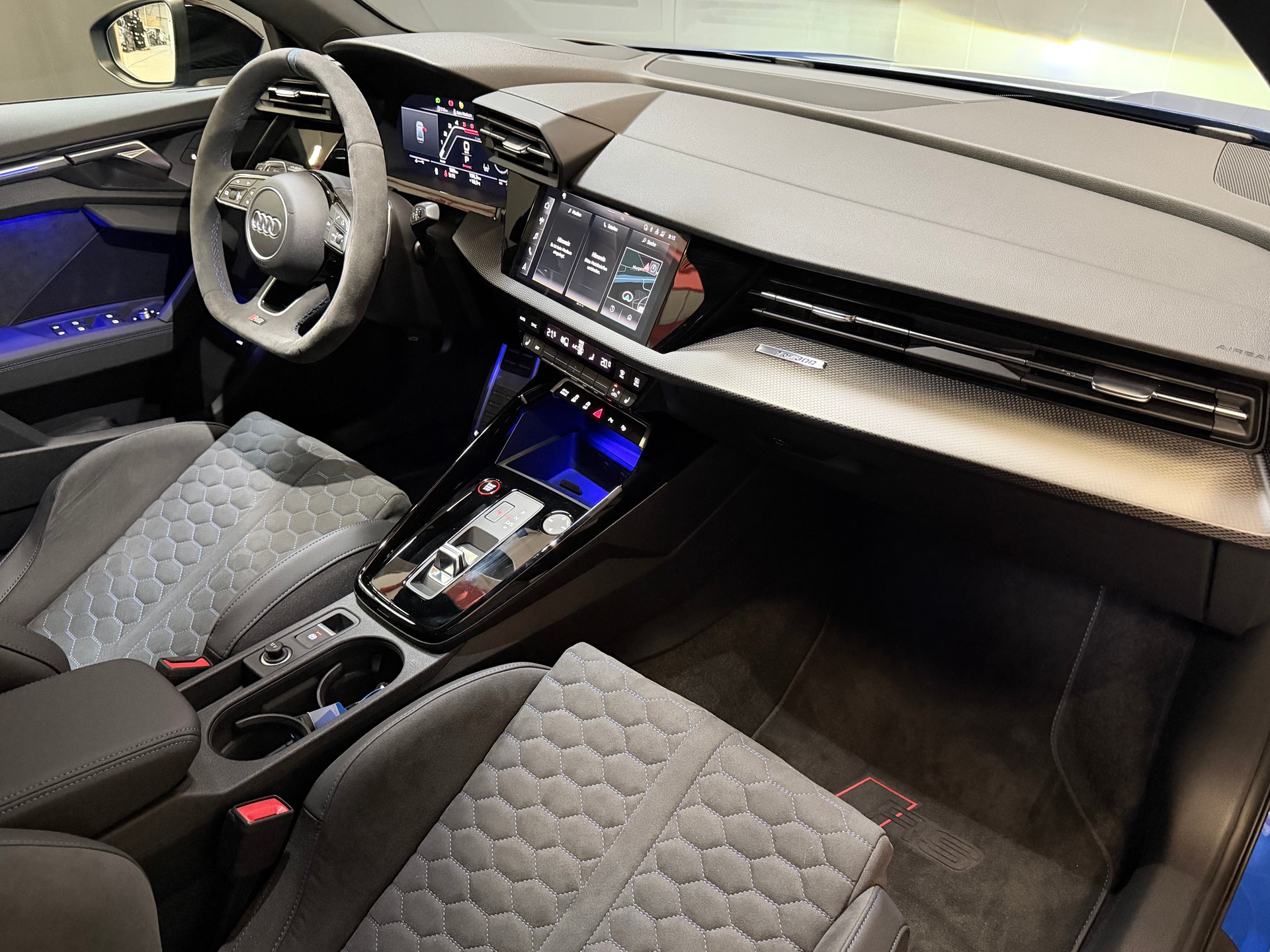 AUDI RS3 Limousine 2.5 TSI Performance quattro S-tronic 1of300-image-21