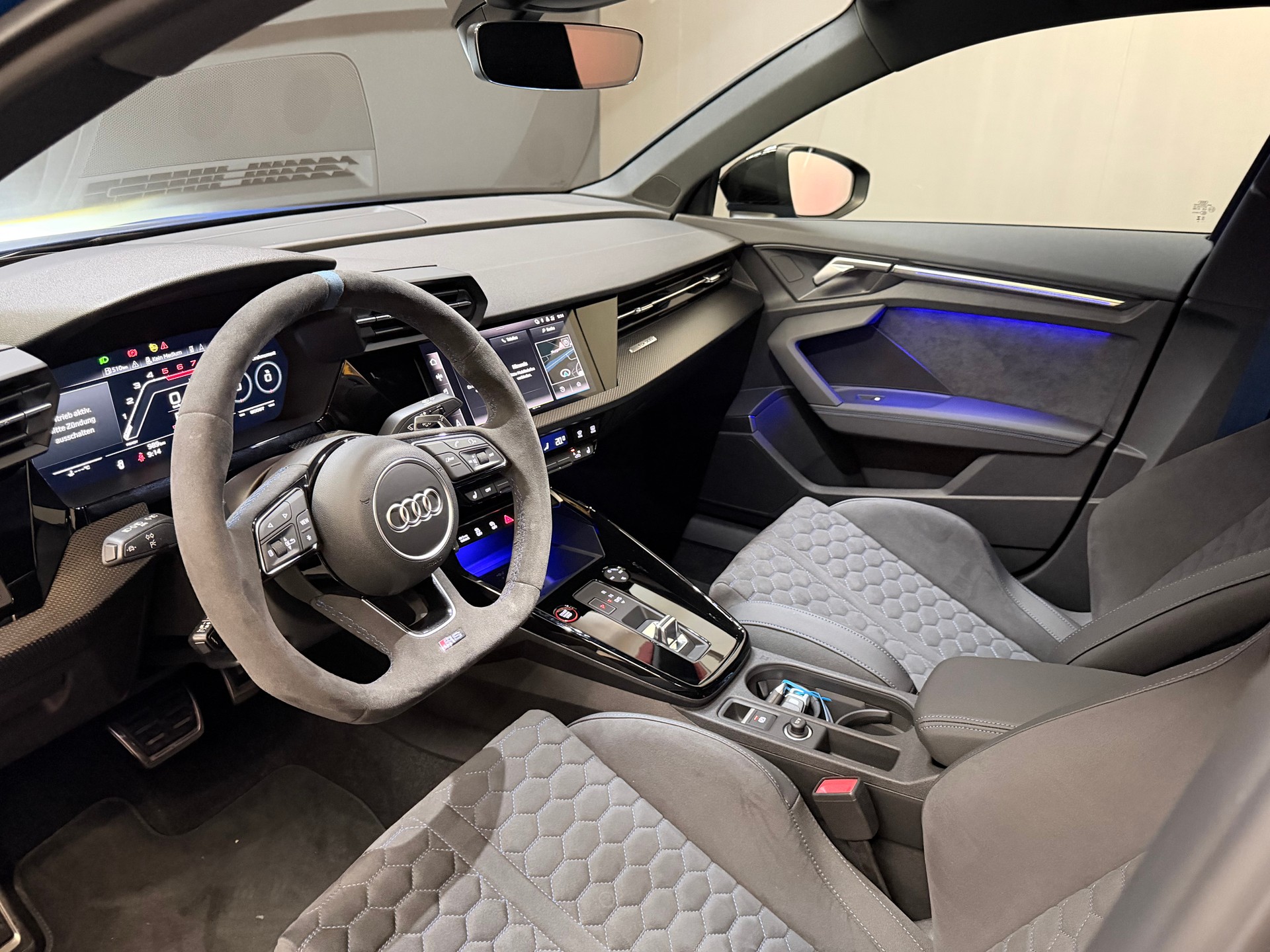 AUDI RS3 Limousine 2.5 TSI Performance quattro S-tronic 1of300-image-15