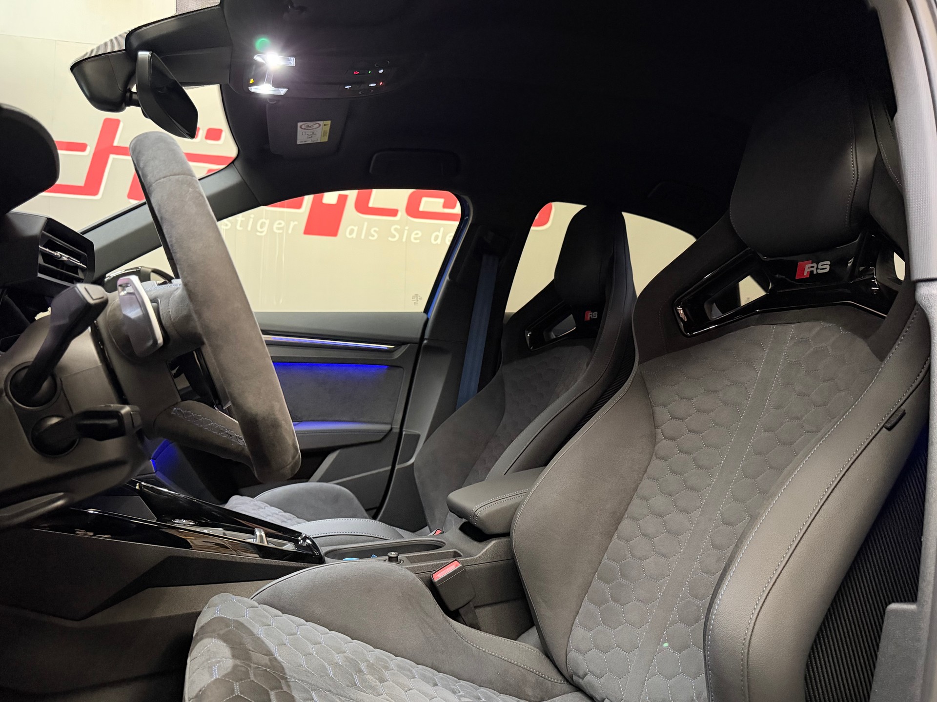 AUDI RS3 Limousine 2.5 TSI Performance quattro S-tronic 1of300-image-14