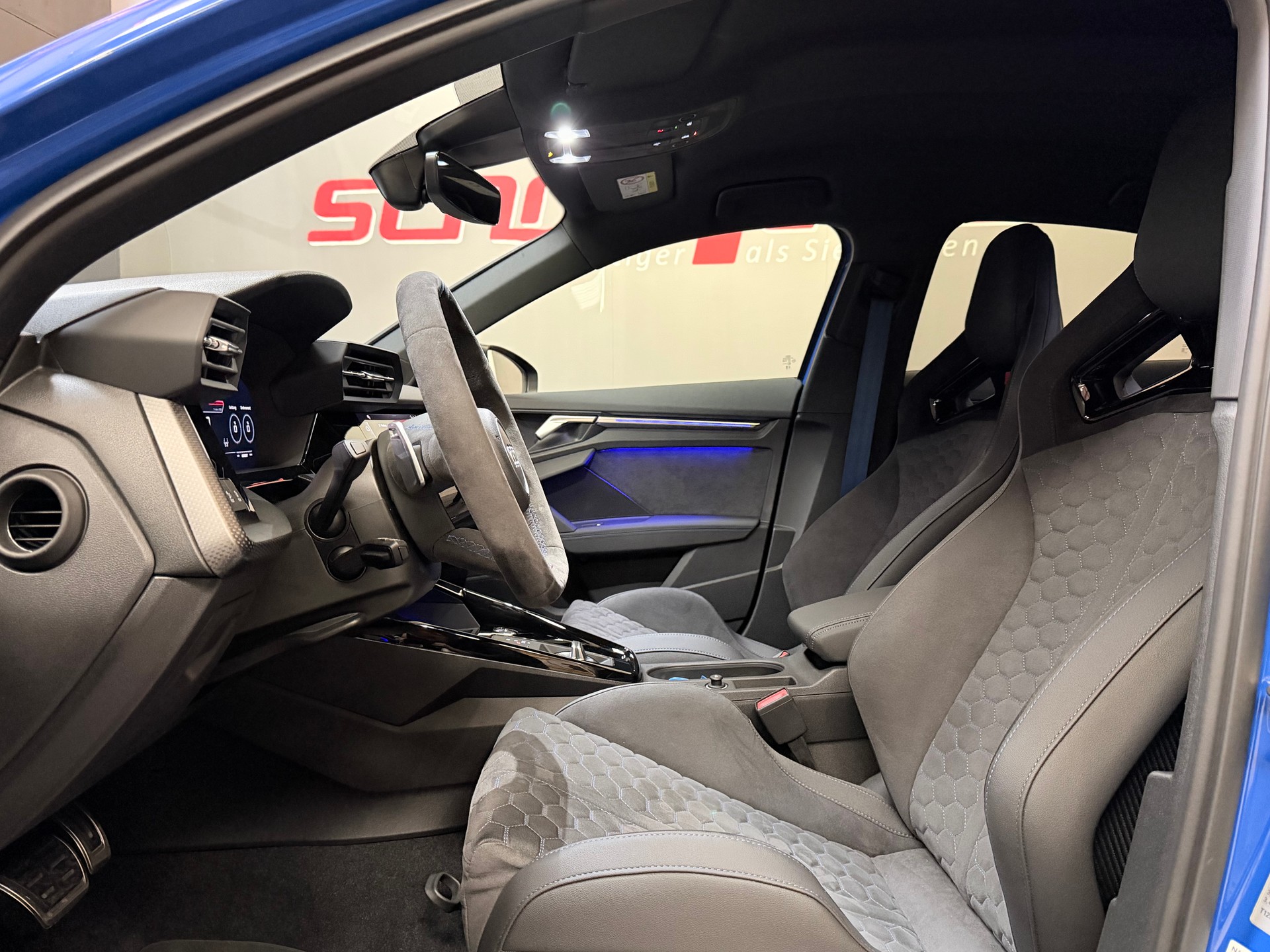 AUDI RS3 Limousine 2.5 TSI Performance quattro S-tronic 1of300-image-13
