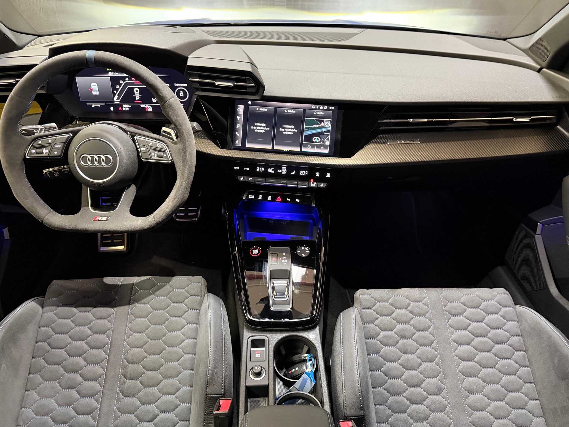 AUDI RS3 Limousine 2.5 TSI Performance quattro S-tronic 1of300-image-17