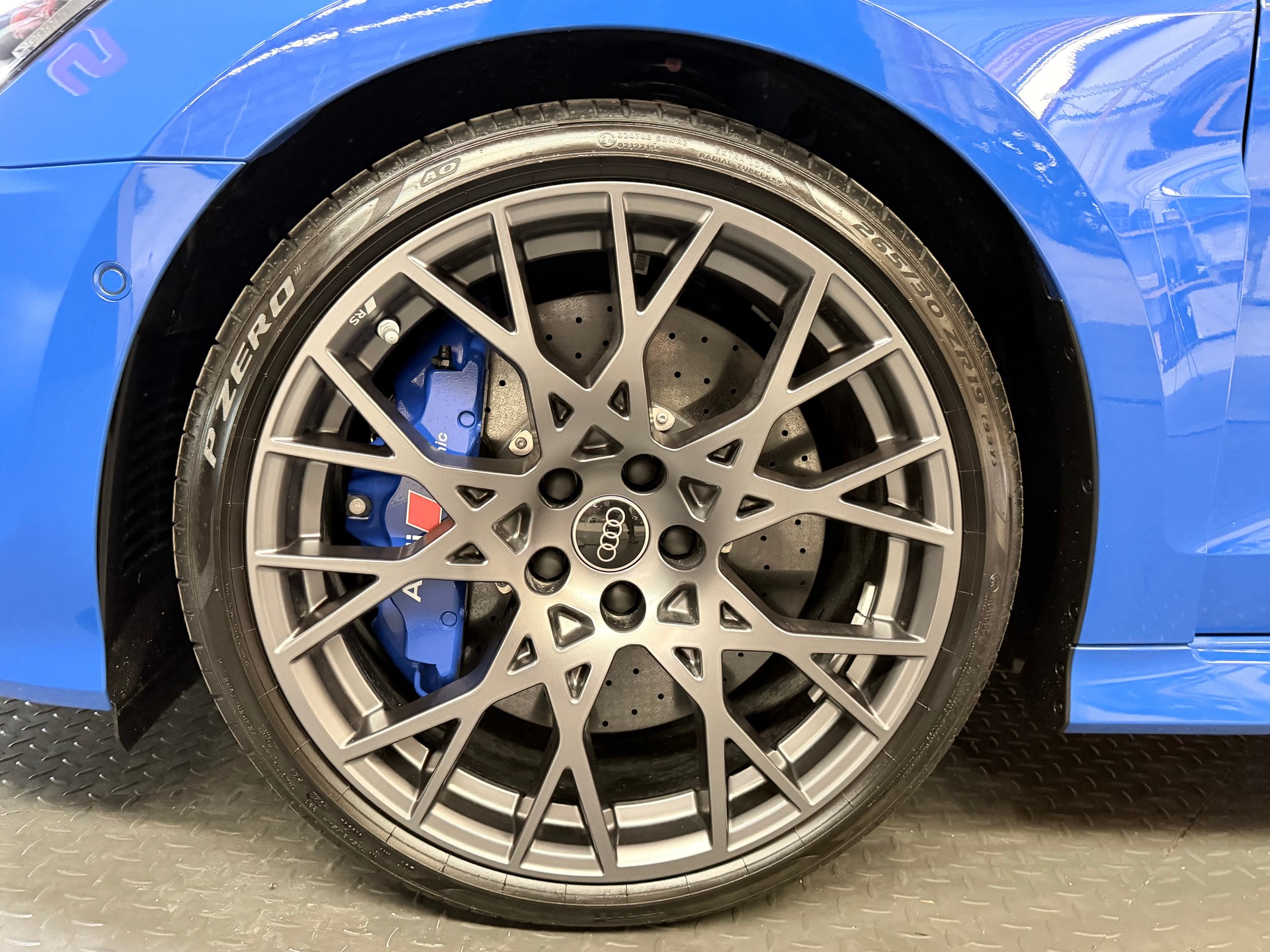 AUDI RS3 Limousine 2.5 TSI Performance quattro S-tronic 1of300-image-10