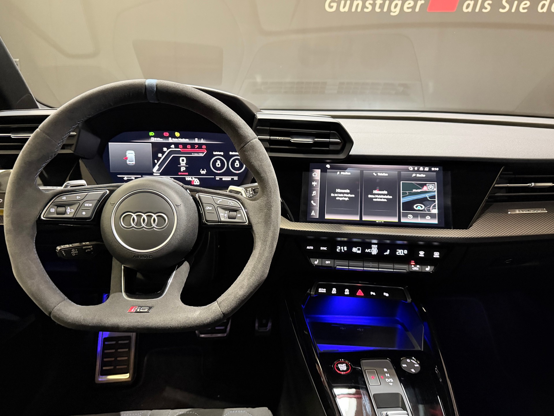 AUDI RS3 Limousine 2.5 TSI Performance quattro S-tronic 1of300-image-18
