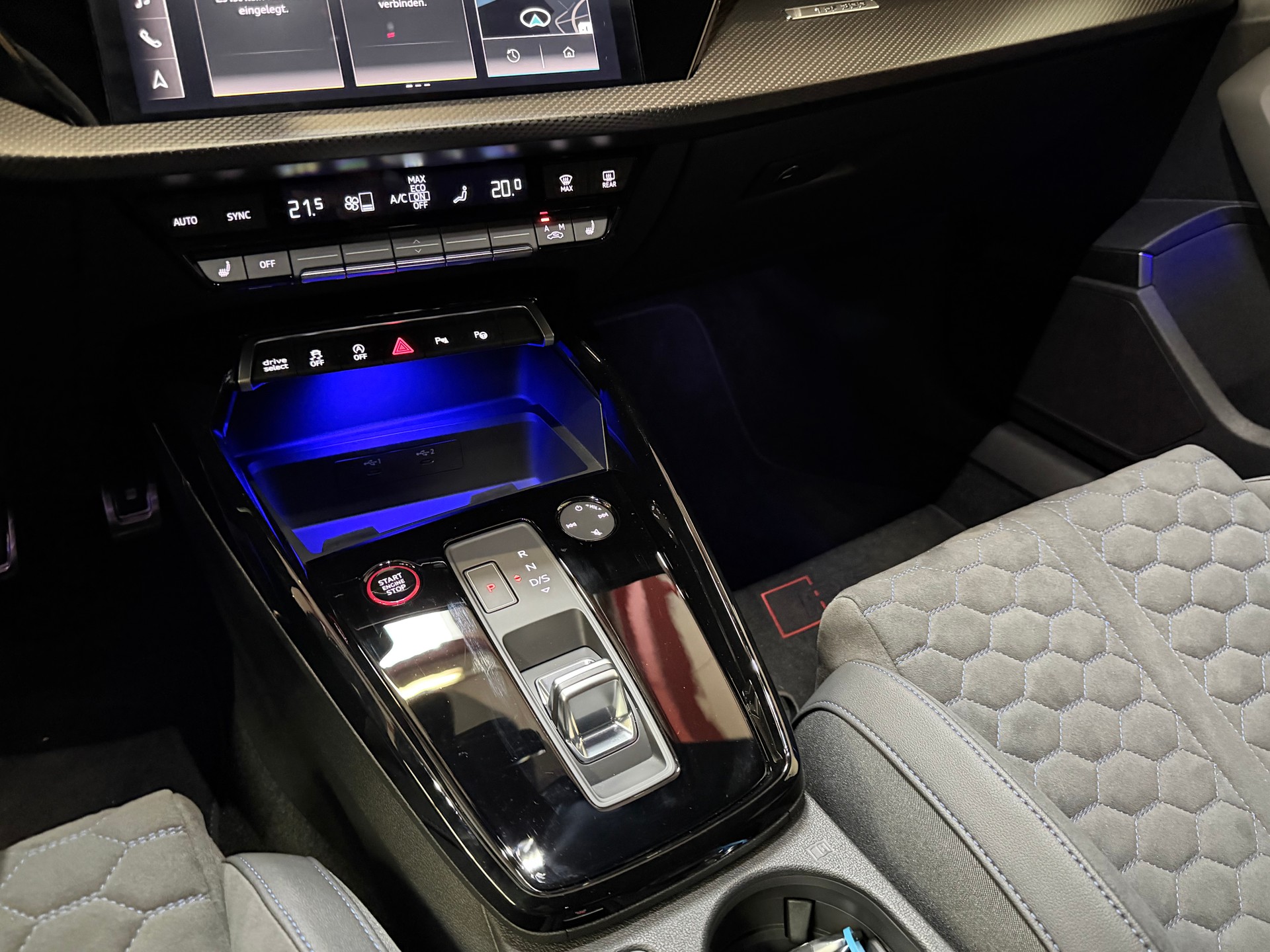AUDI RS3 Limousine 2.5 TSI Performance quattro S-tronic 1of300-image-19
