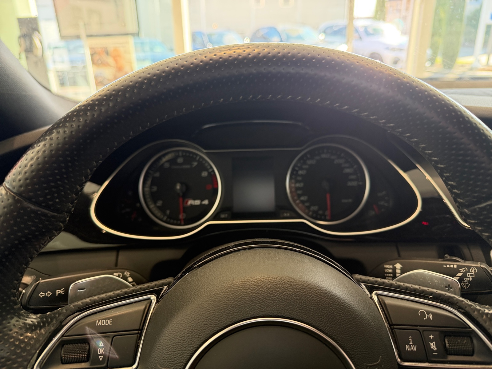 AUDI RS4 Avant 4.2 FSI V8 quattro S-tronic-image-12