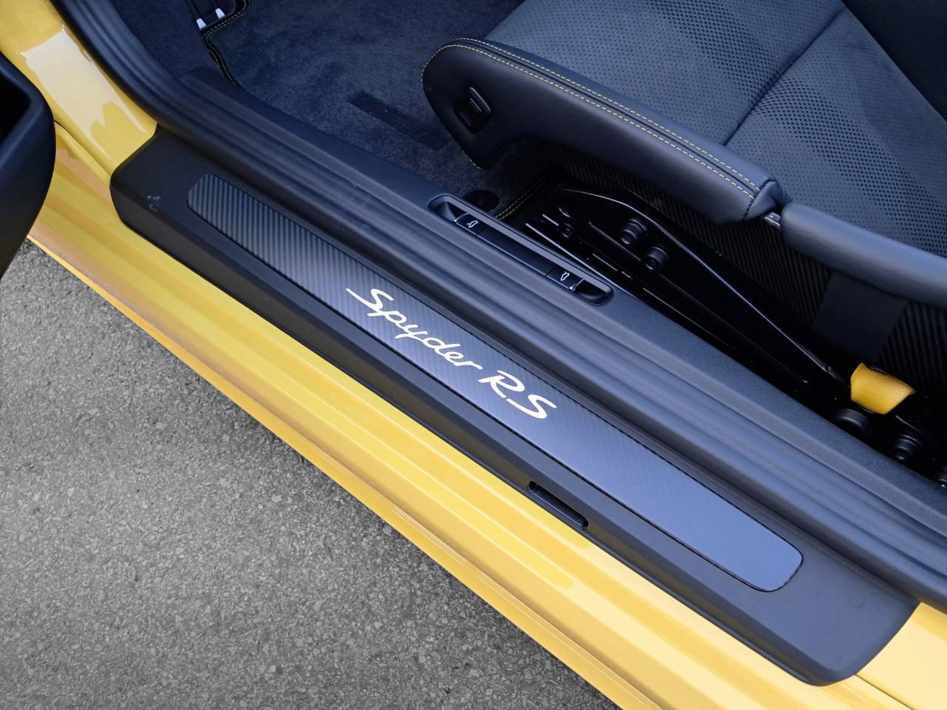 PORSCHE 718 Spyder RS-image-26