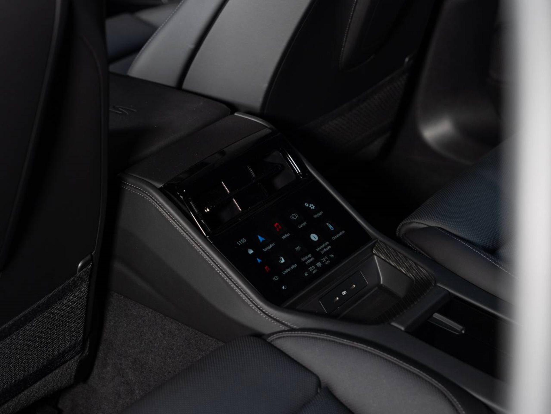 PORSCHE Panamera Turbo S E-Hybrid-image-17