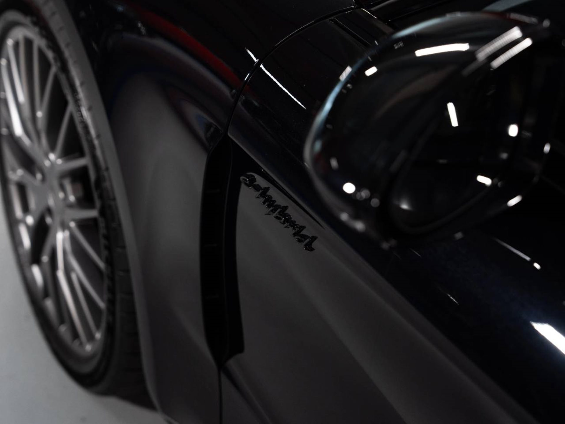 PORSCHE Panamera Turbo S E-Hybrid-image-24