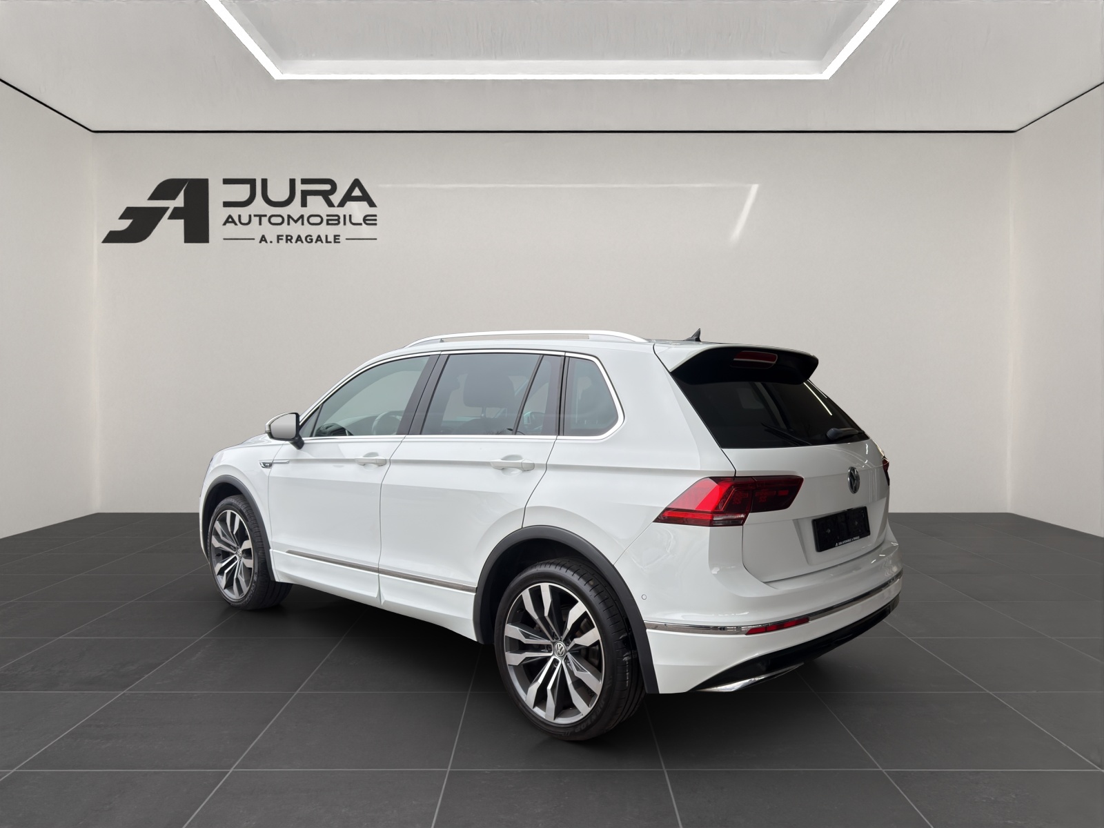 VW Tiguan 2.0 TDI DSG R-Line-image-4