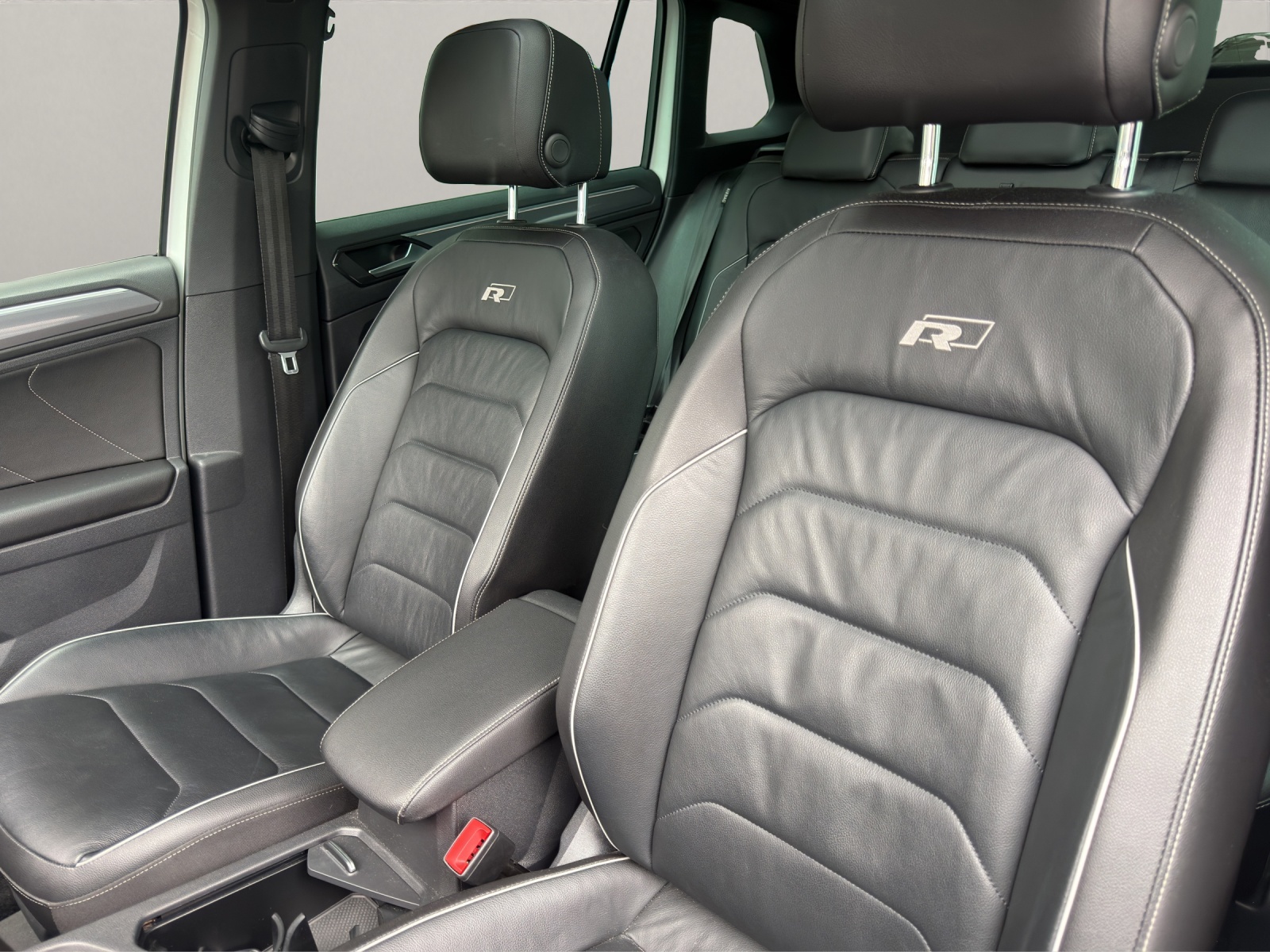 VW Tiguan 2.0 TDI DSG R-Line-image-13