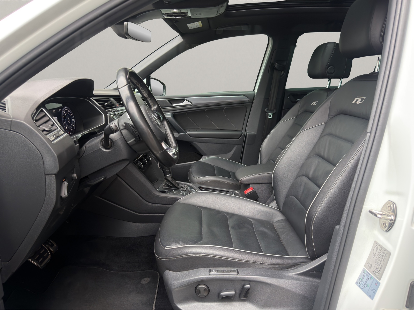 VW Tiguan 2.0 TDI DSG R-Line-image-7