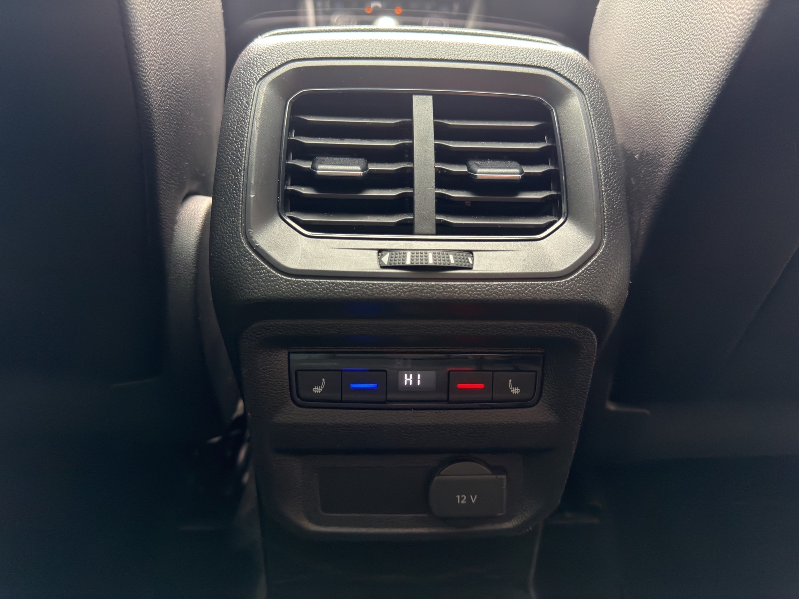 VW Tiguan 2.0 TDI DSG R-Line-image-15