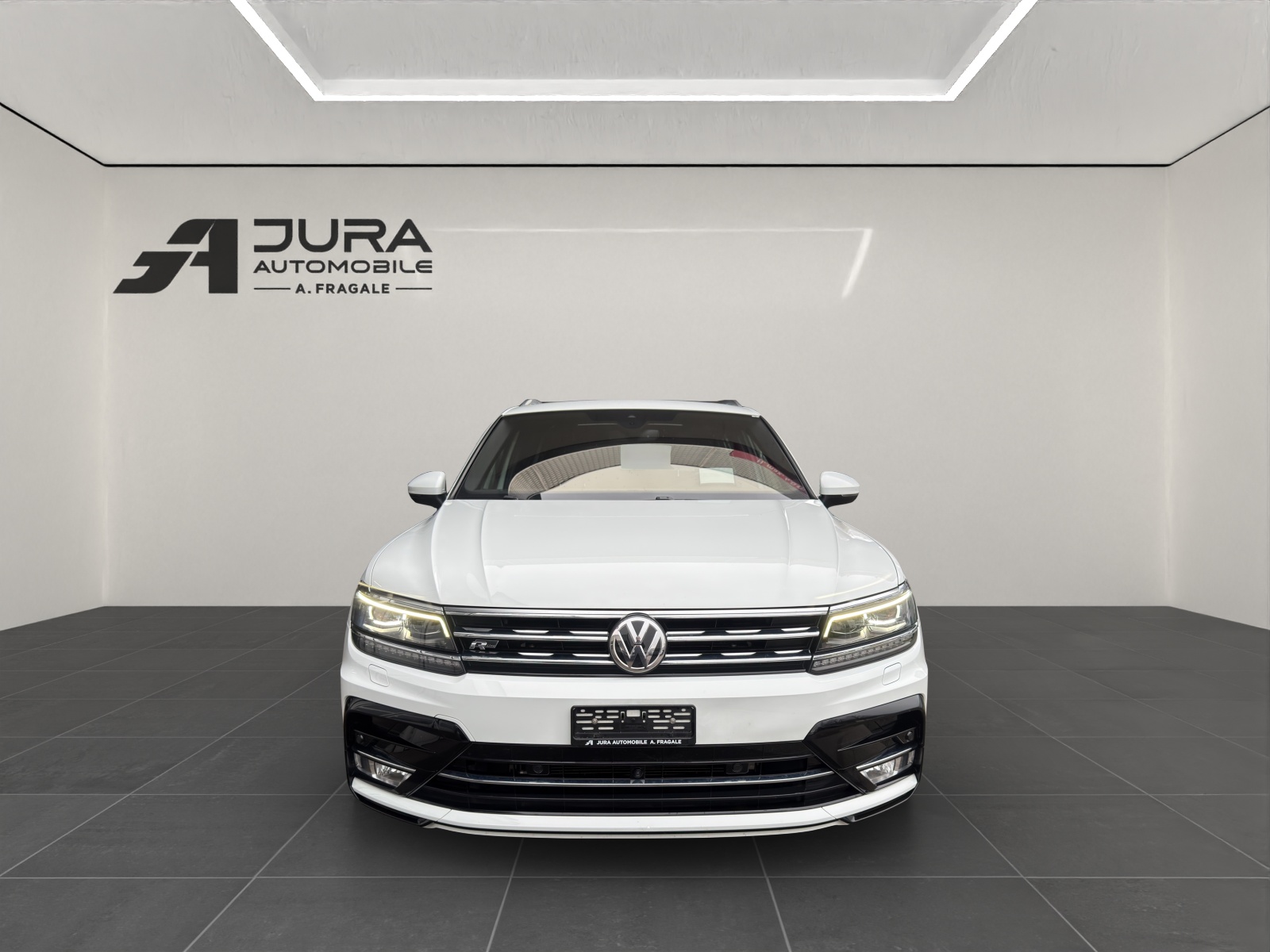 VW Tiguan 2.0 TDI DSG R-Line-image-2