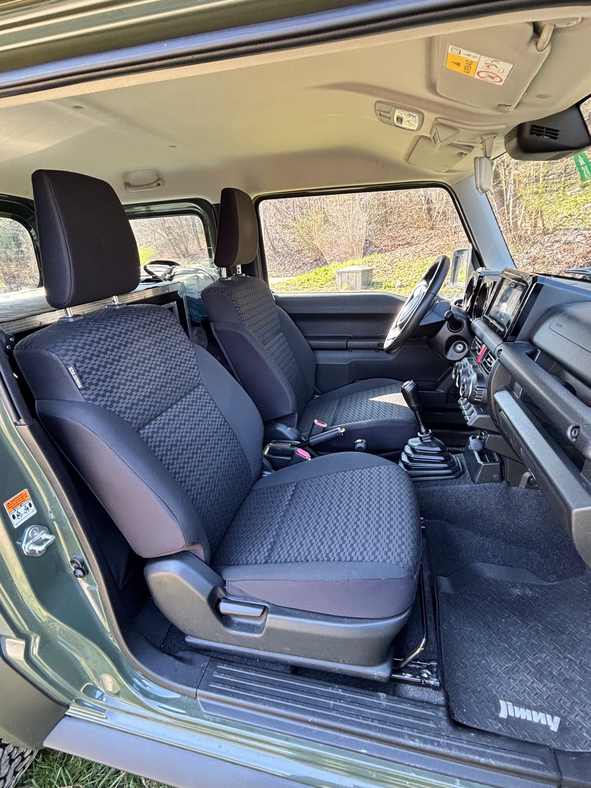 SUZUKI Jimny 1.5 Comfort+ Allgrip NAVI+AHK+OFFROAD-image-4