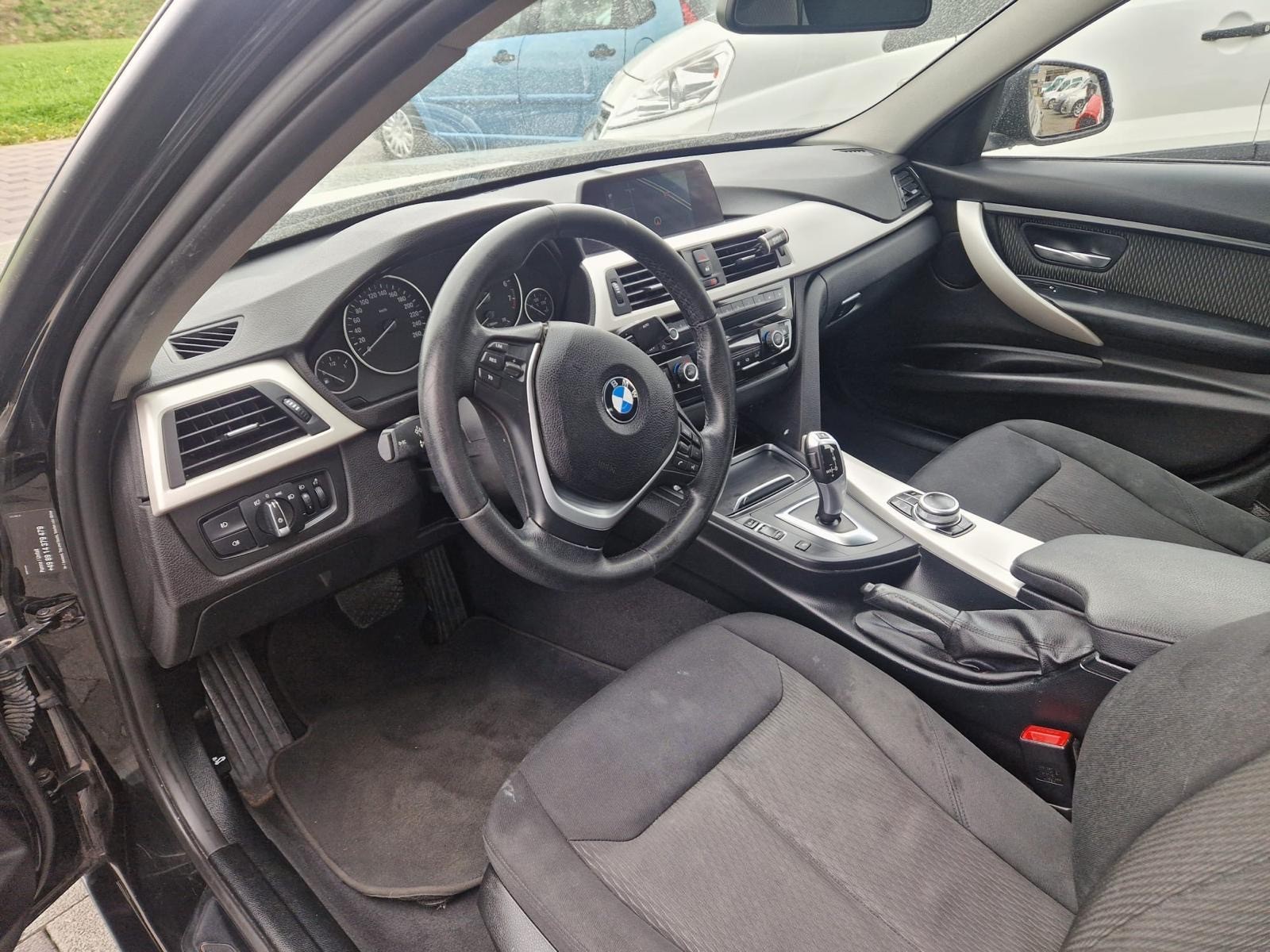 BMW 318i Business Steptronic-image-8