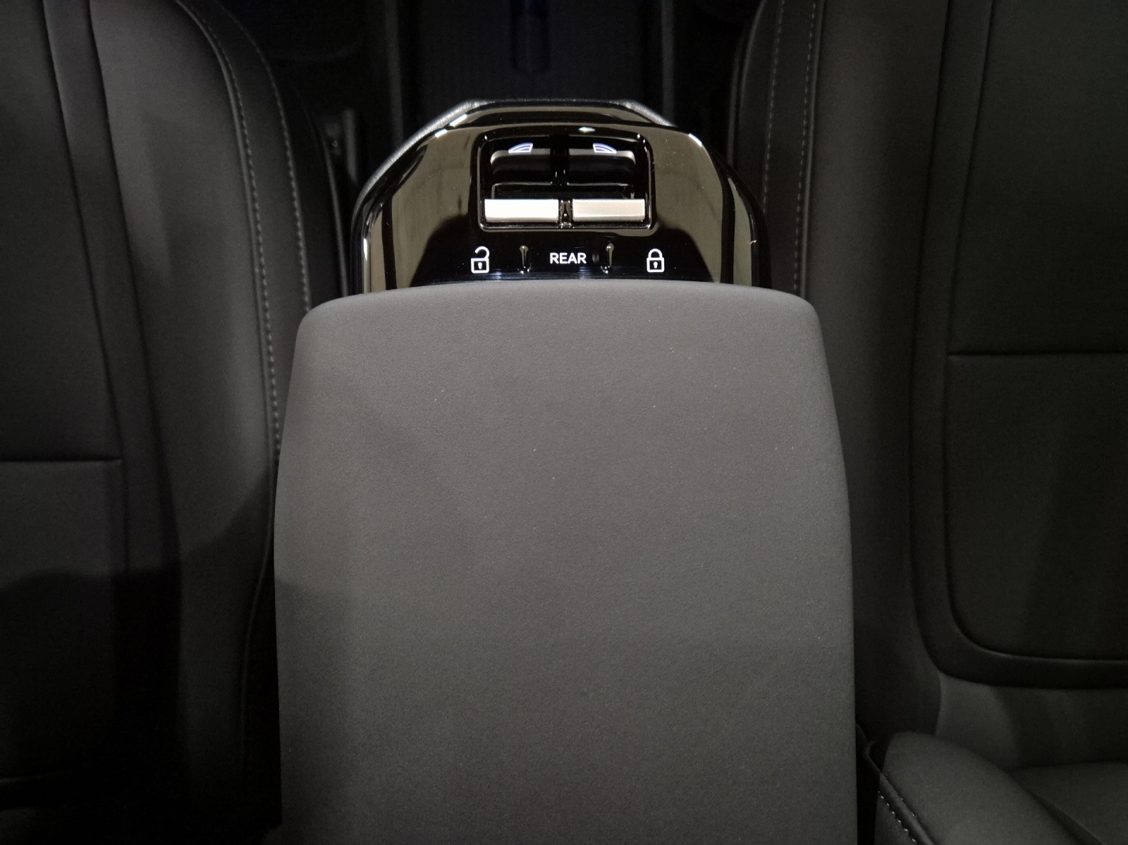 VOLVO EX30 E60 Twin Ultra Performance AWD-image-13