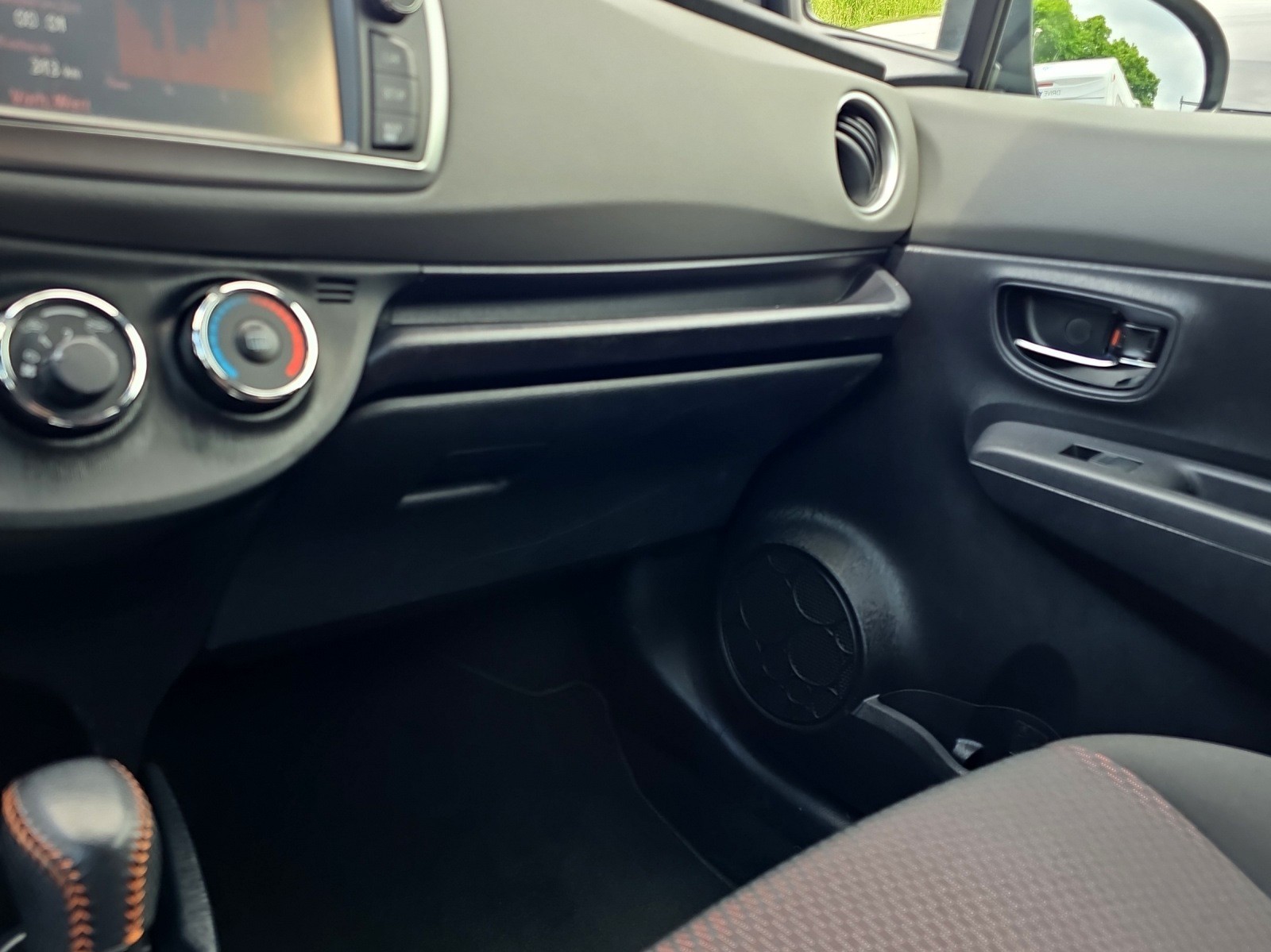 TOYOTA Yaris 1.33 Style Multidrive-image-12