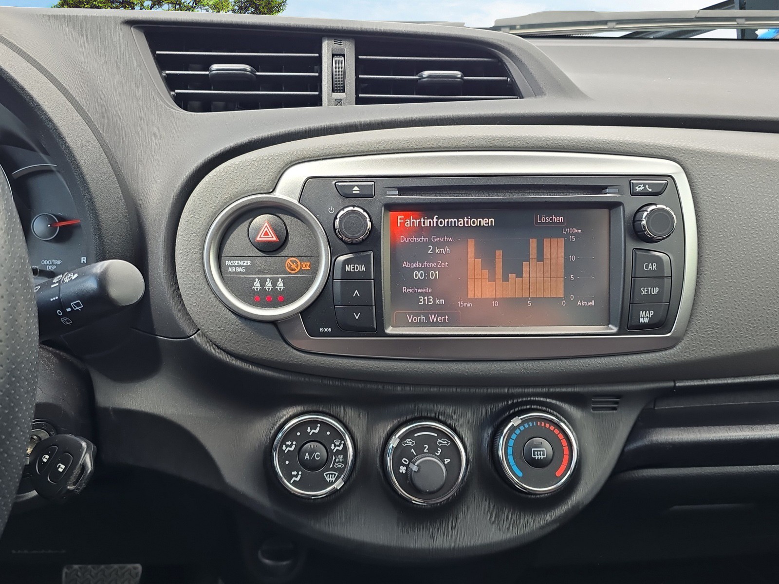 TOYOTA Yaris 1.33 Style Multidrive-image-9