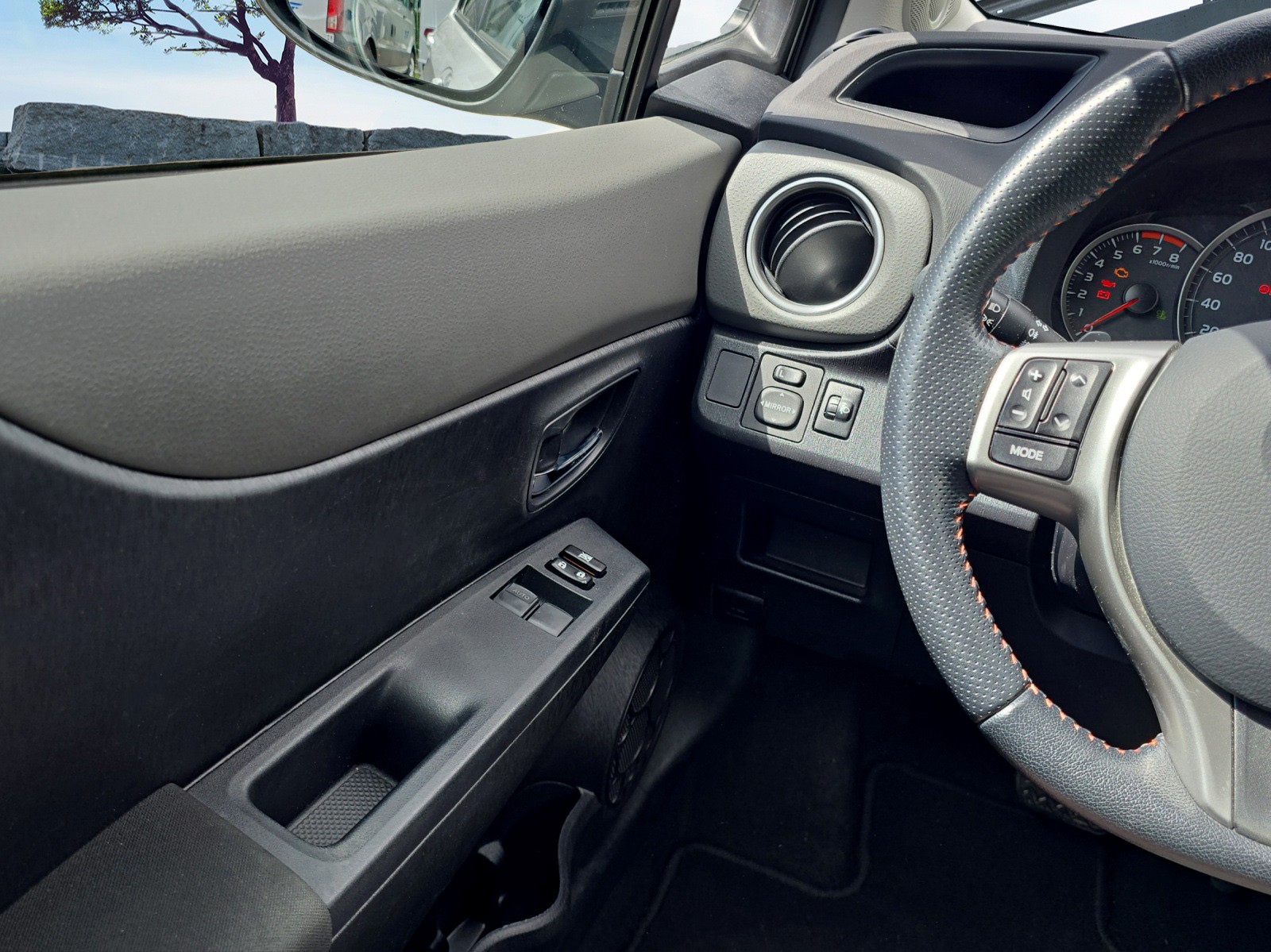 TOYOTA Yaris 1.33 Style Multidrive-image-13