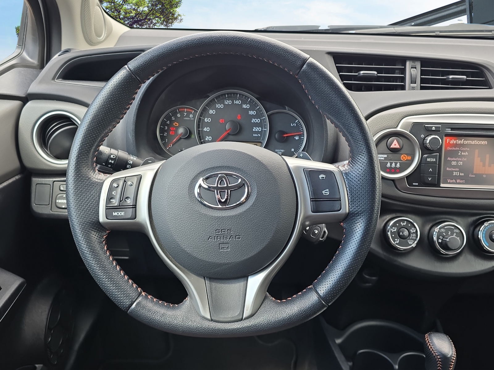TOYOTA Yaris 1.33 Style Multidrive-image-10