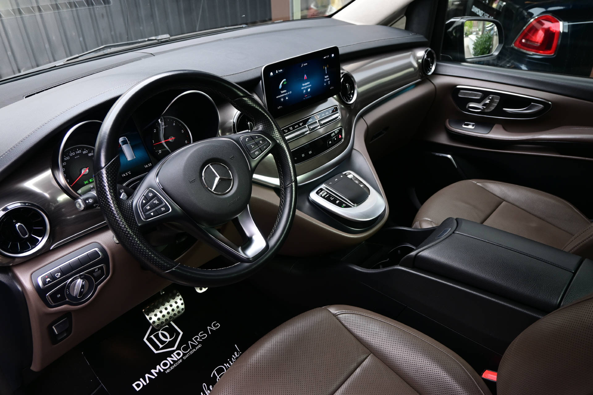 MERCEDES-BENZ V 250 d Exclusive AMG Line lang *Tisch*Panoramadach*Burmester*Sitzkühlung/Heizung*-image-14
