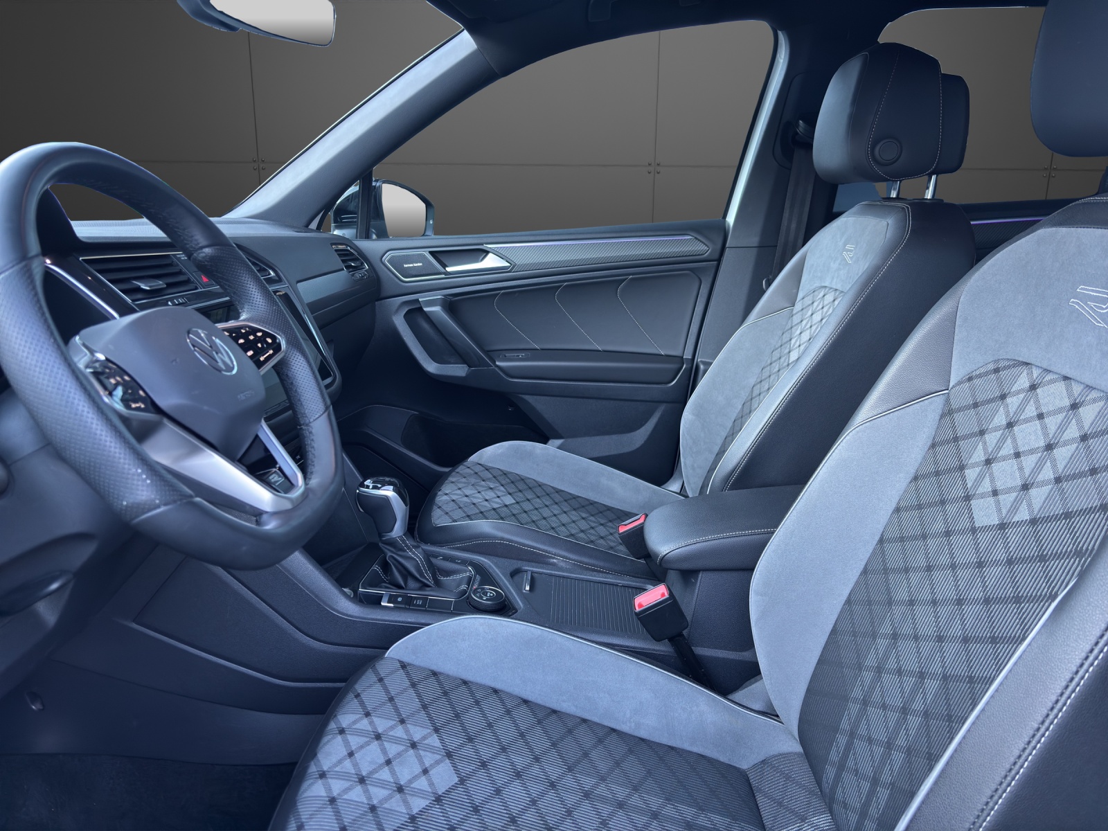 VW Tiguan Allspace 2.0TSI R-Line 4Motion DSG-image-2