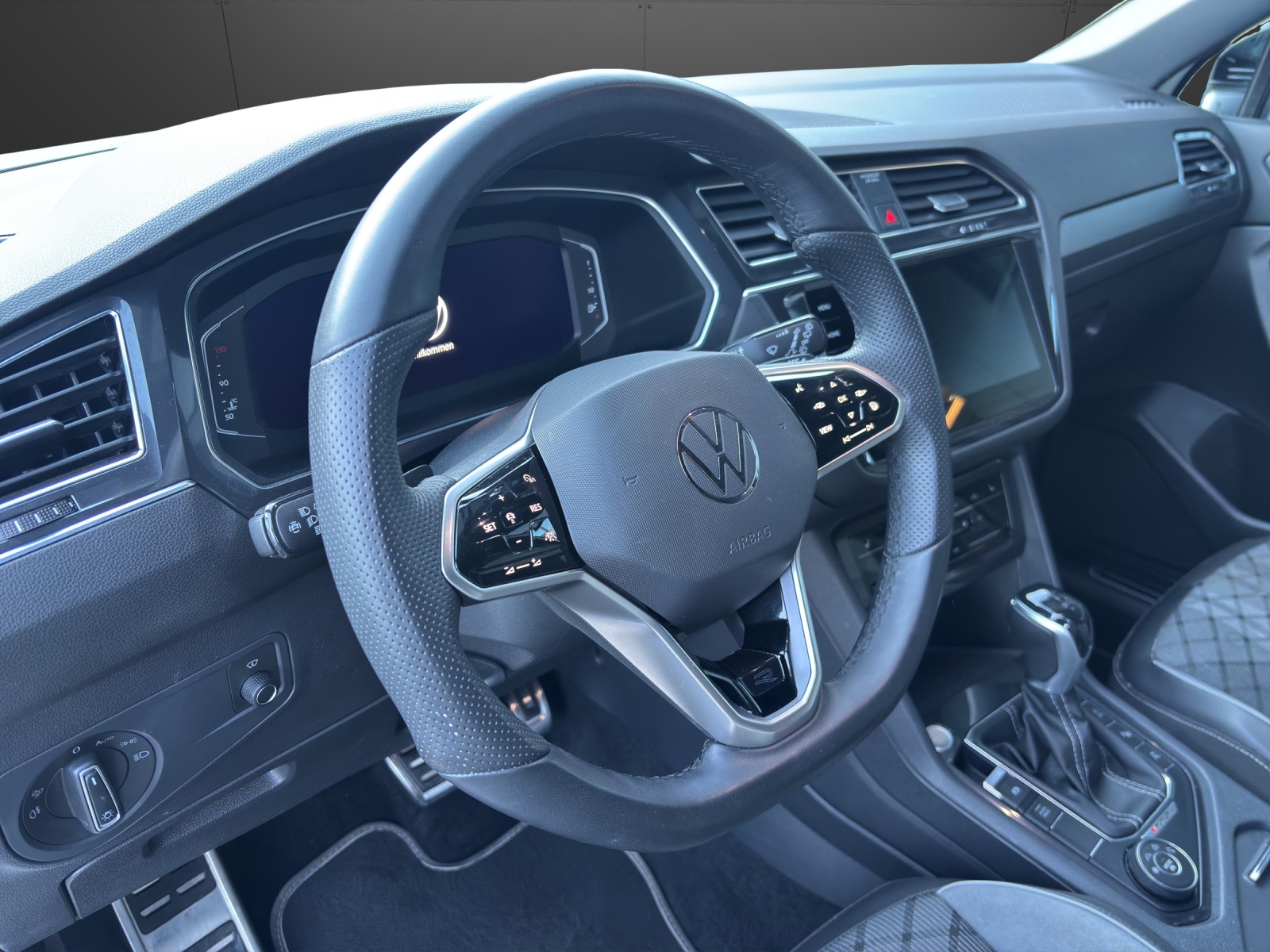 VW Tiguan Allspace 2.0TSI R-Line 4Motion DSG-image-3