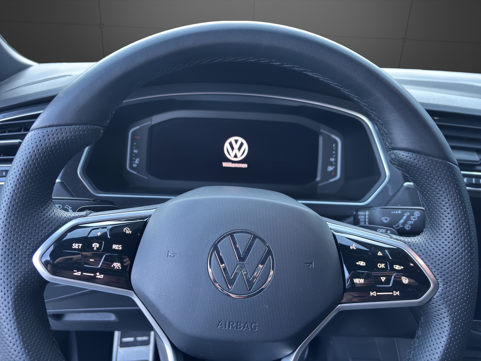 VW Tiguan Allspace 2.0TSI R-Line 4Motion DSG-image-4