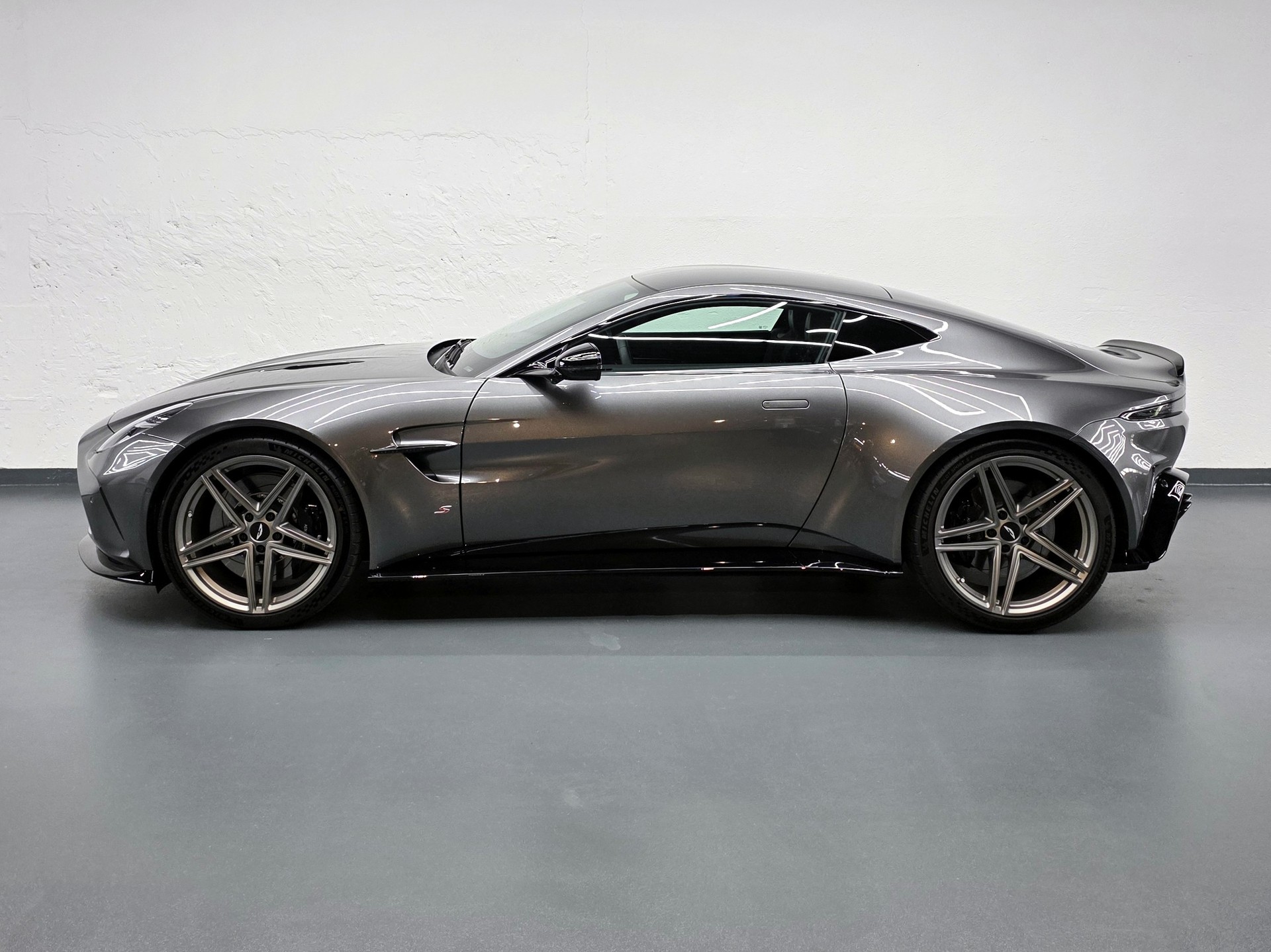ASTON MARTIN V8 Vantage Coupé 4.0 S V8 Bi-Turbo-image-4