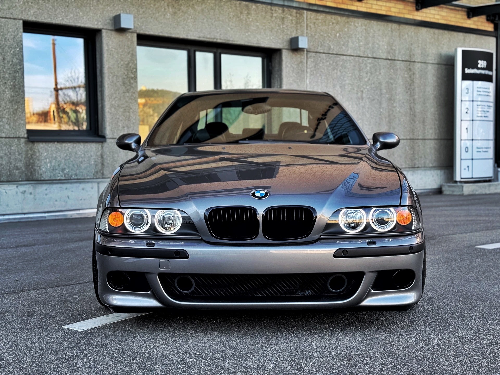 BMW M5-image-4