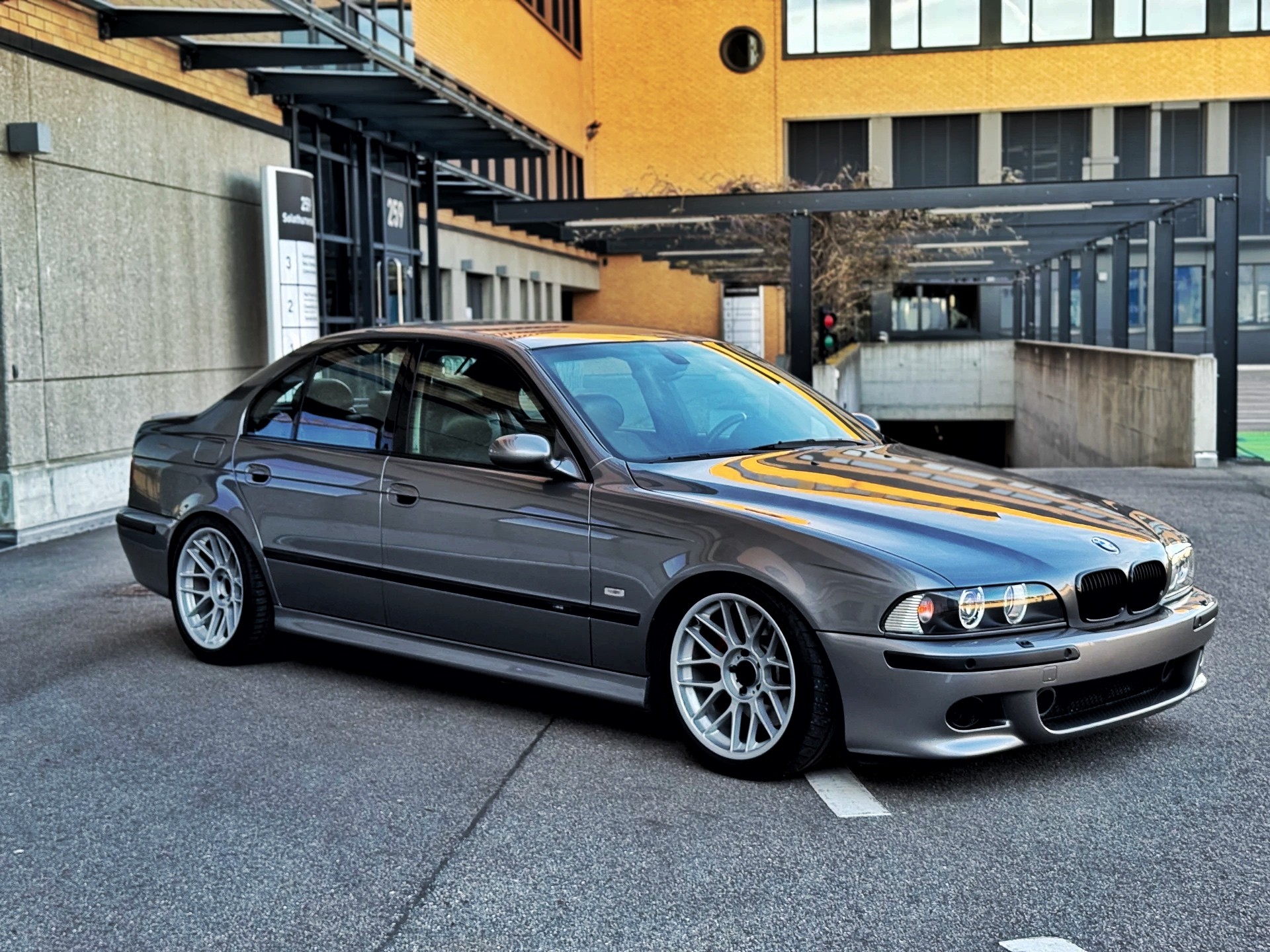 BMW M5-image-5
