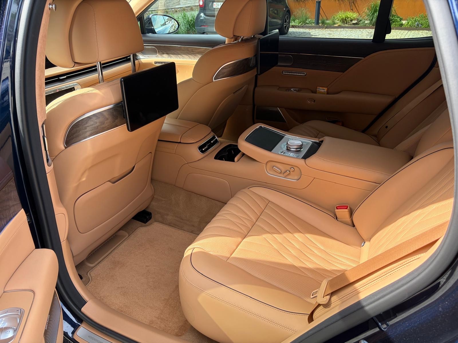 GENESIS G90 Luxury Plus-image-8