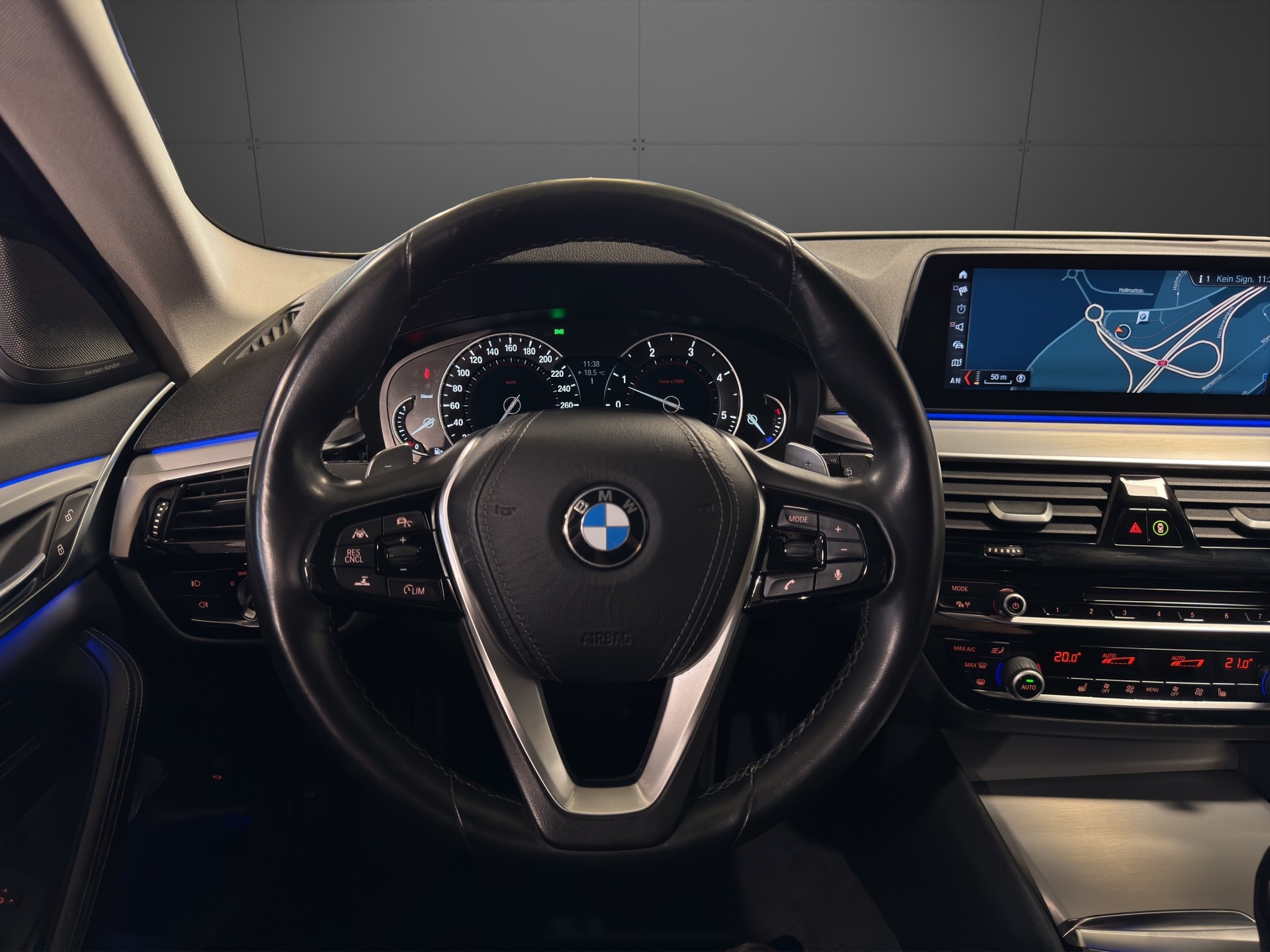 BMW 520d xDrive Touring Sport Line-image-13