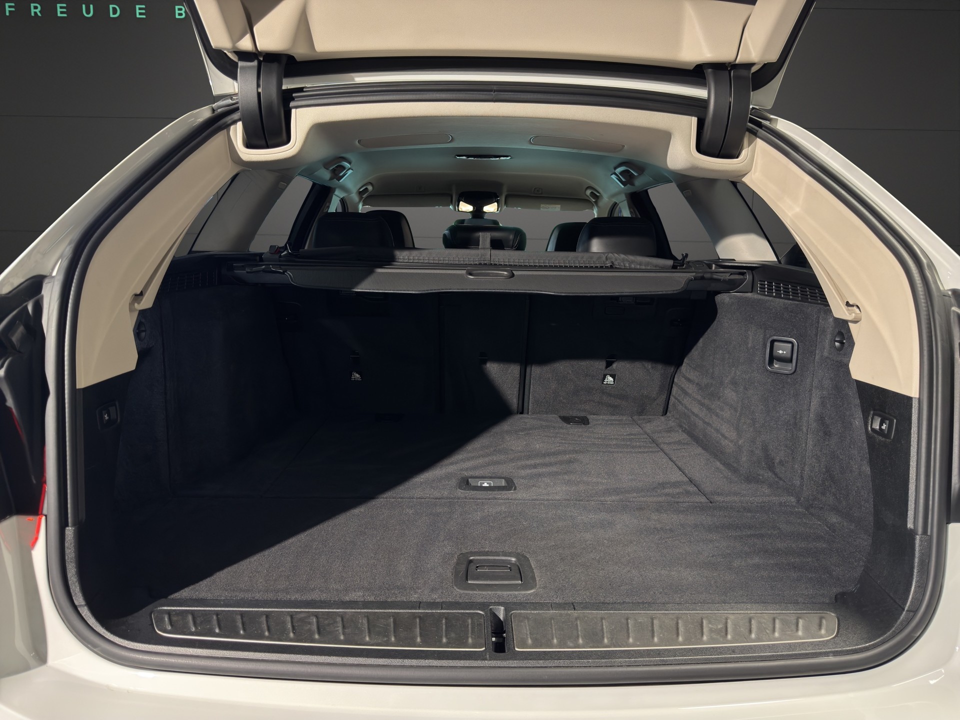 BMW 520d xDrive Touring Sport Line-image-15
