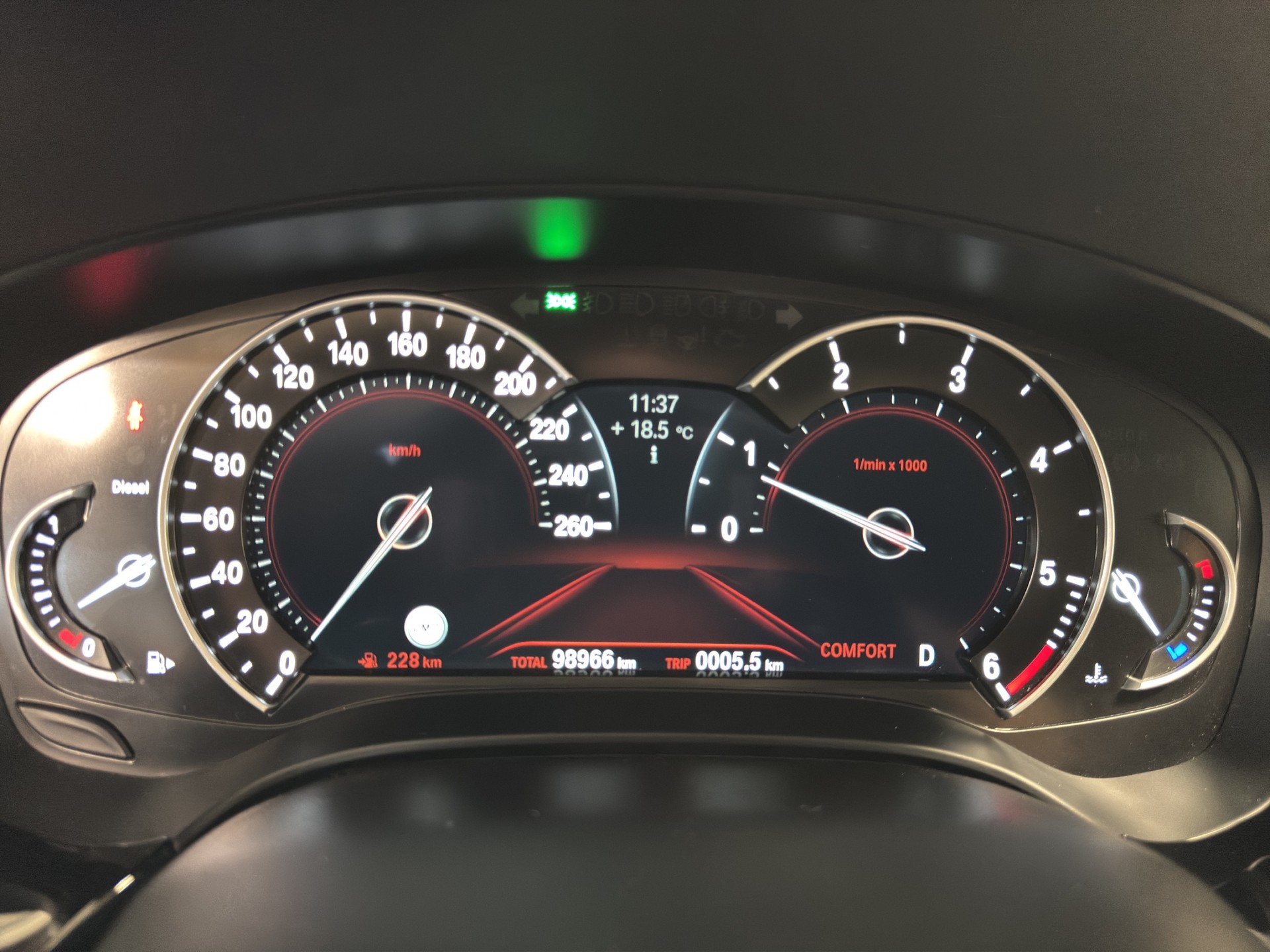 BMW 520d xDrive Touring Sport Line-image-12