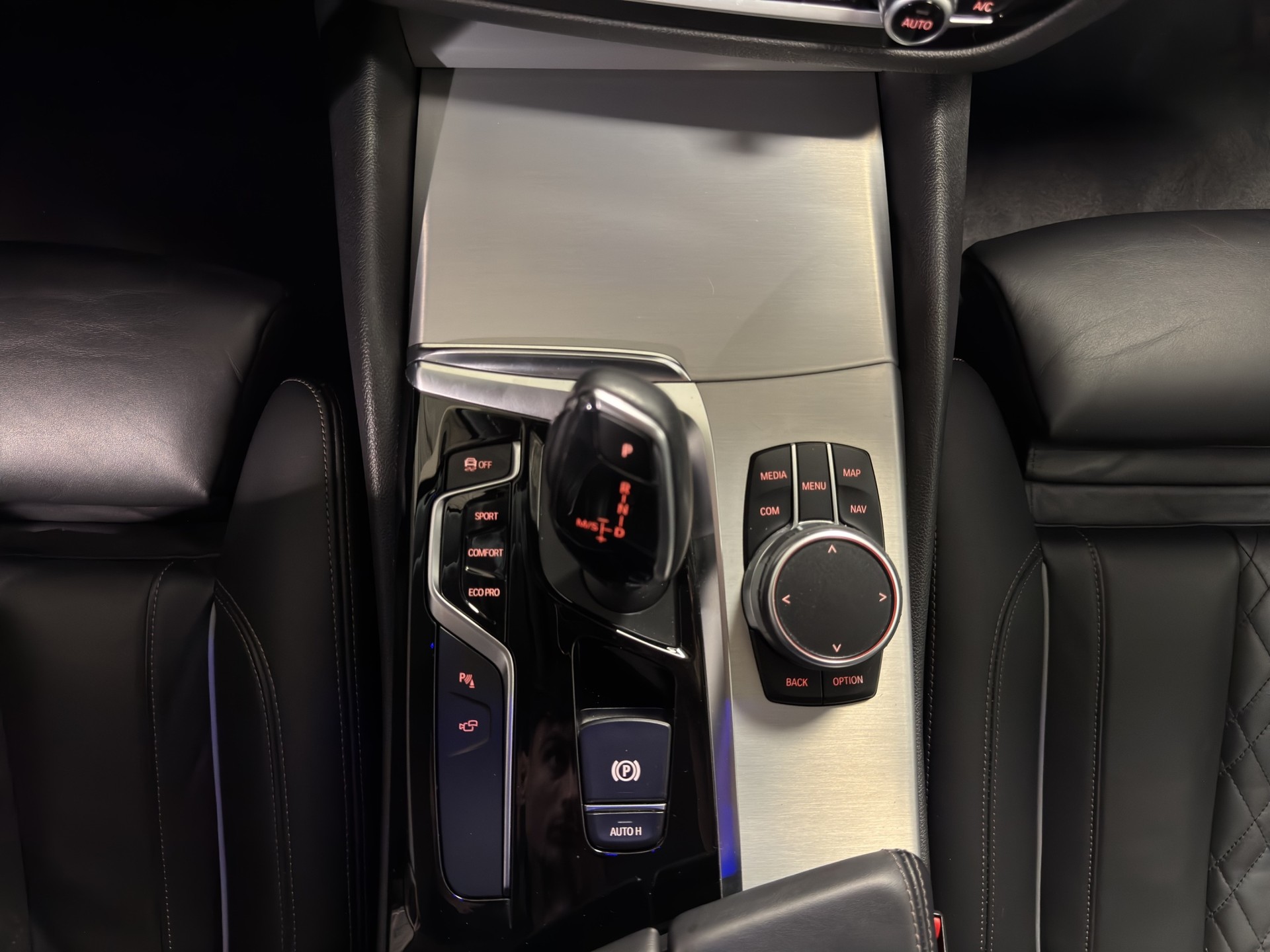 BMW 520d xDrive Touring Sport Line-image-9
