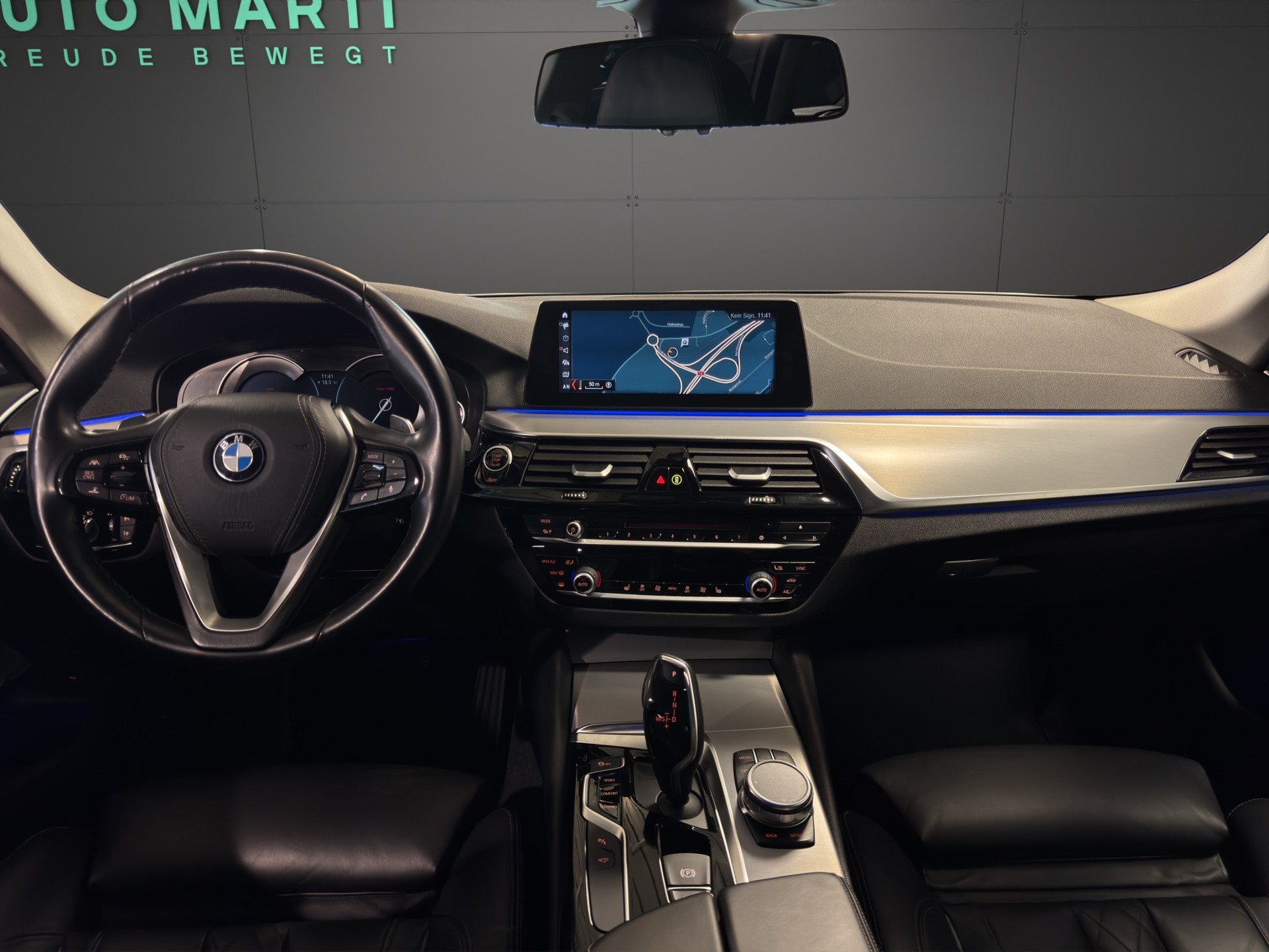 BMW 520d xDrive Touring Sport Line-image-19