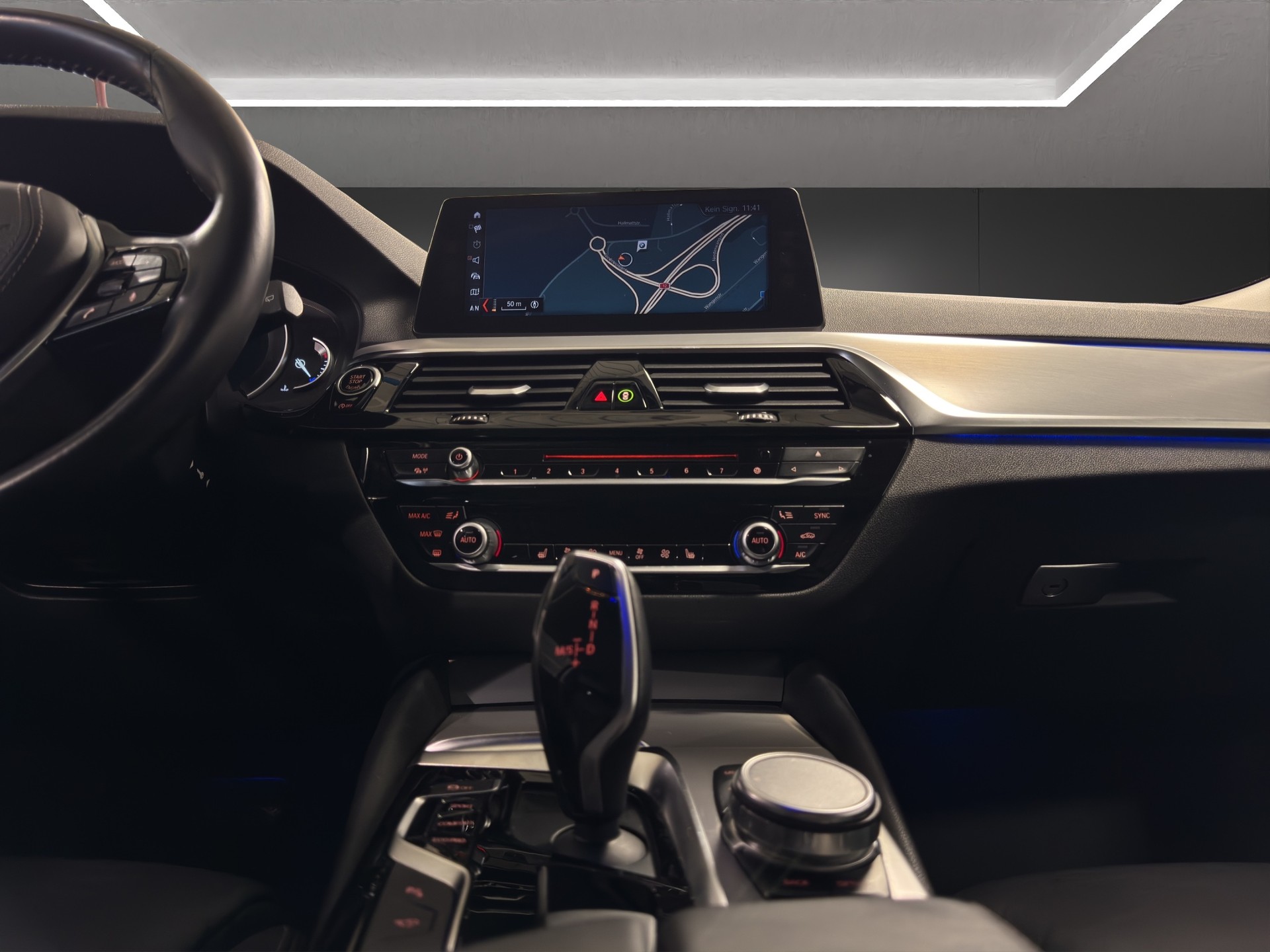 BMW 520d xDrive Touring Sport Line-image-18