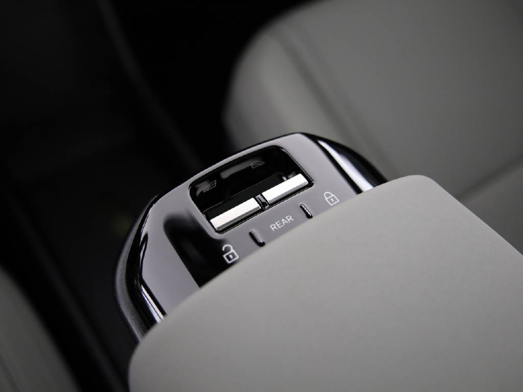 VOLVO EX 30 Cross Country P8 Ultra AWD-image-22