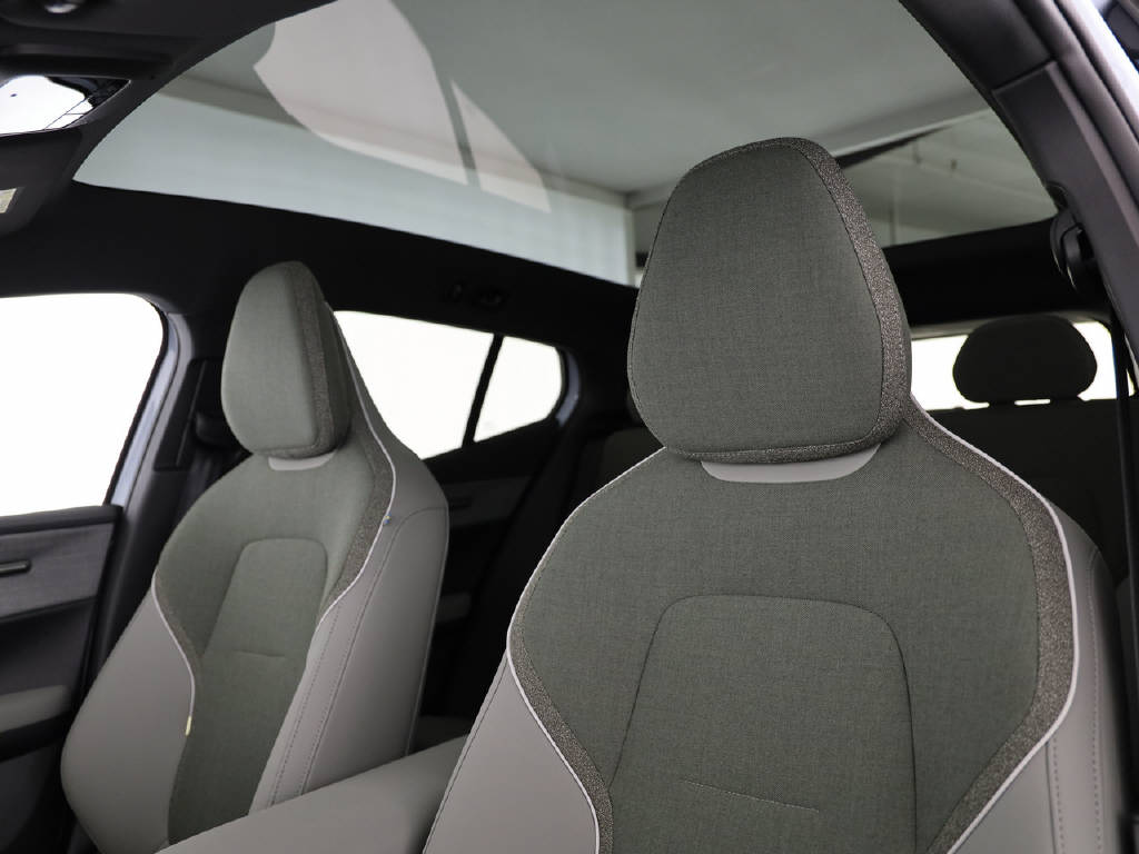 VOLVO EX 30 Cross Country P8 Ultra AWD-image-18
