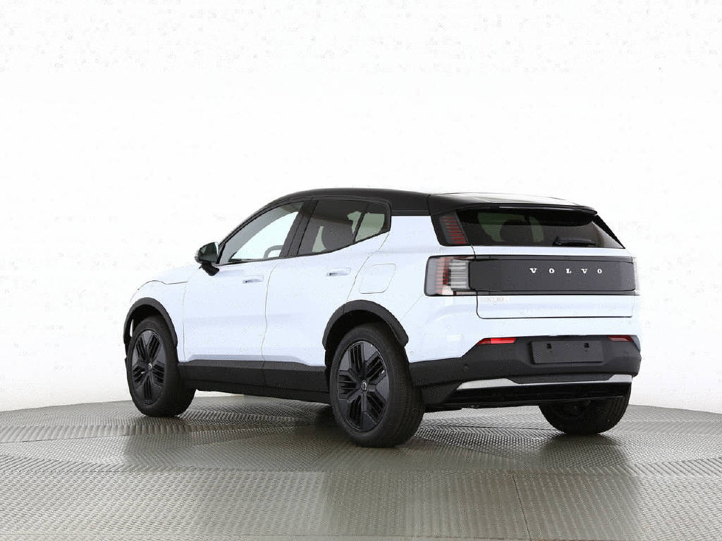VOLVO EX 30 Cross Country P8 Ultra AWD-image-4