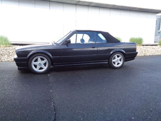 BMW 325i Cabrio-image-1