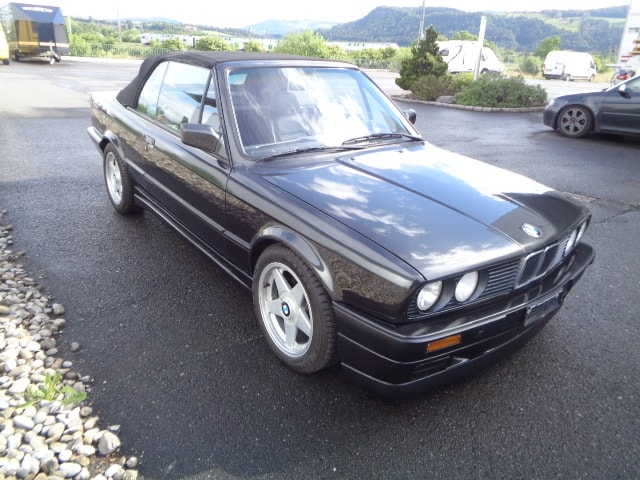 BMW 325i Cabrio-image-3
